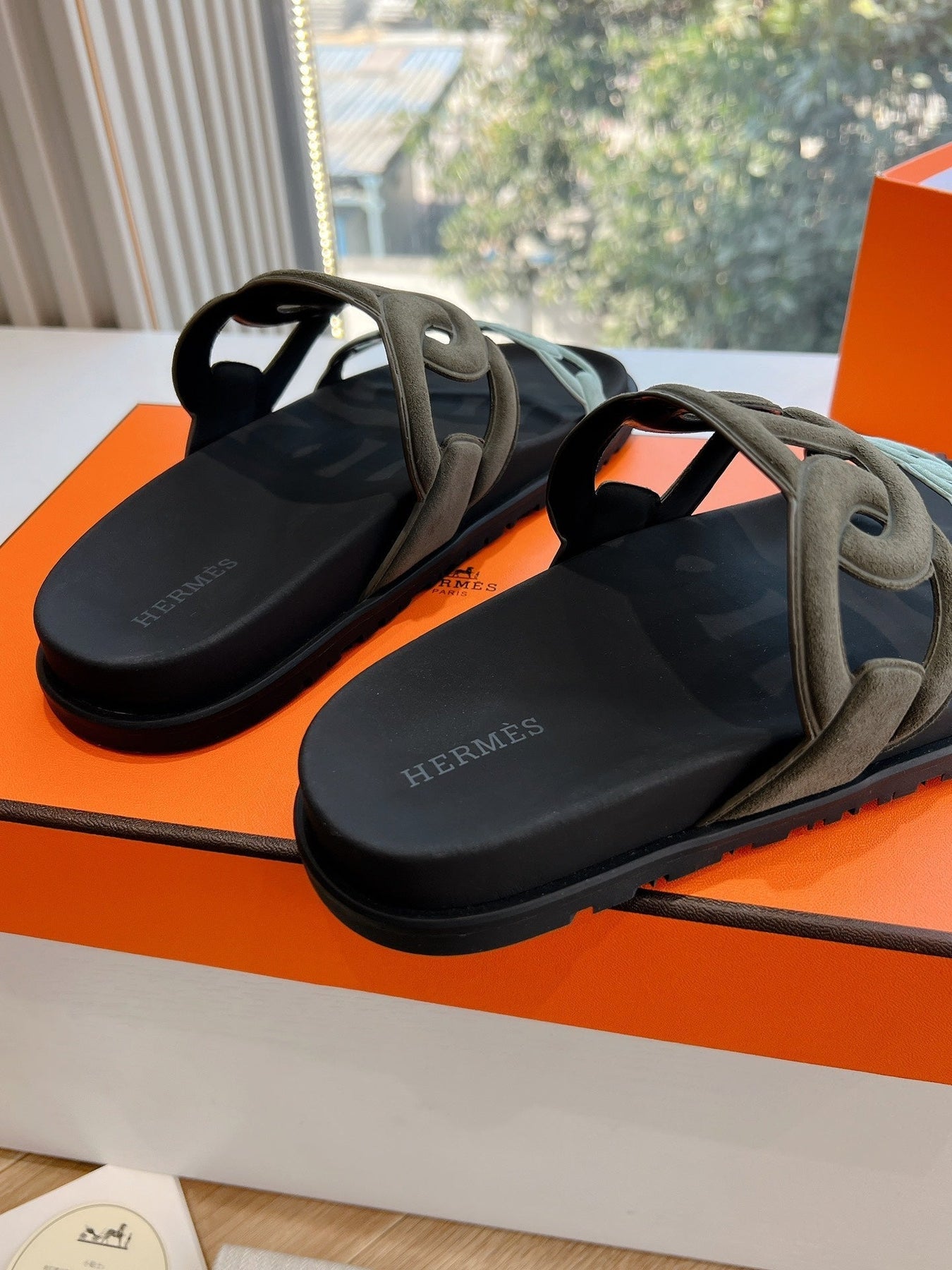 EXTRA SANDAL IN ARMY GREEN MIX ELECTRIC BLUE CALFSKIN