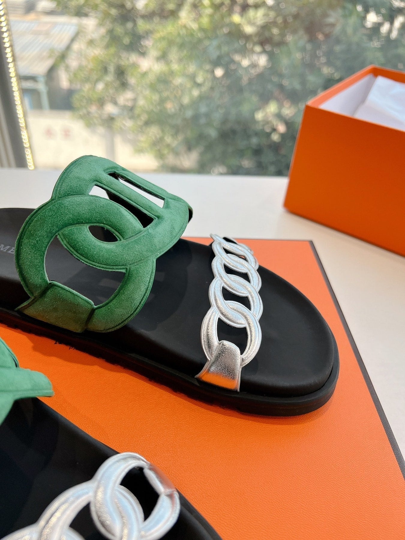 EXTRA SANDAL IN MEDIUM GREEN MIX SILVER CALFSKIN