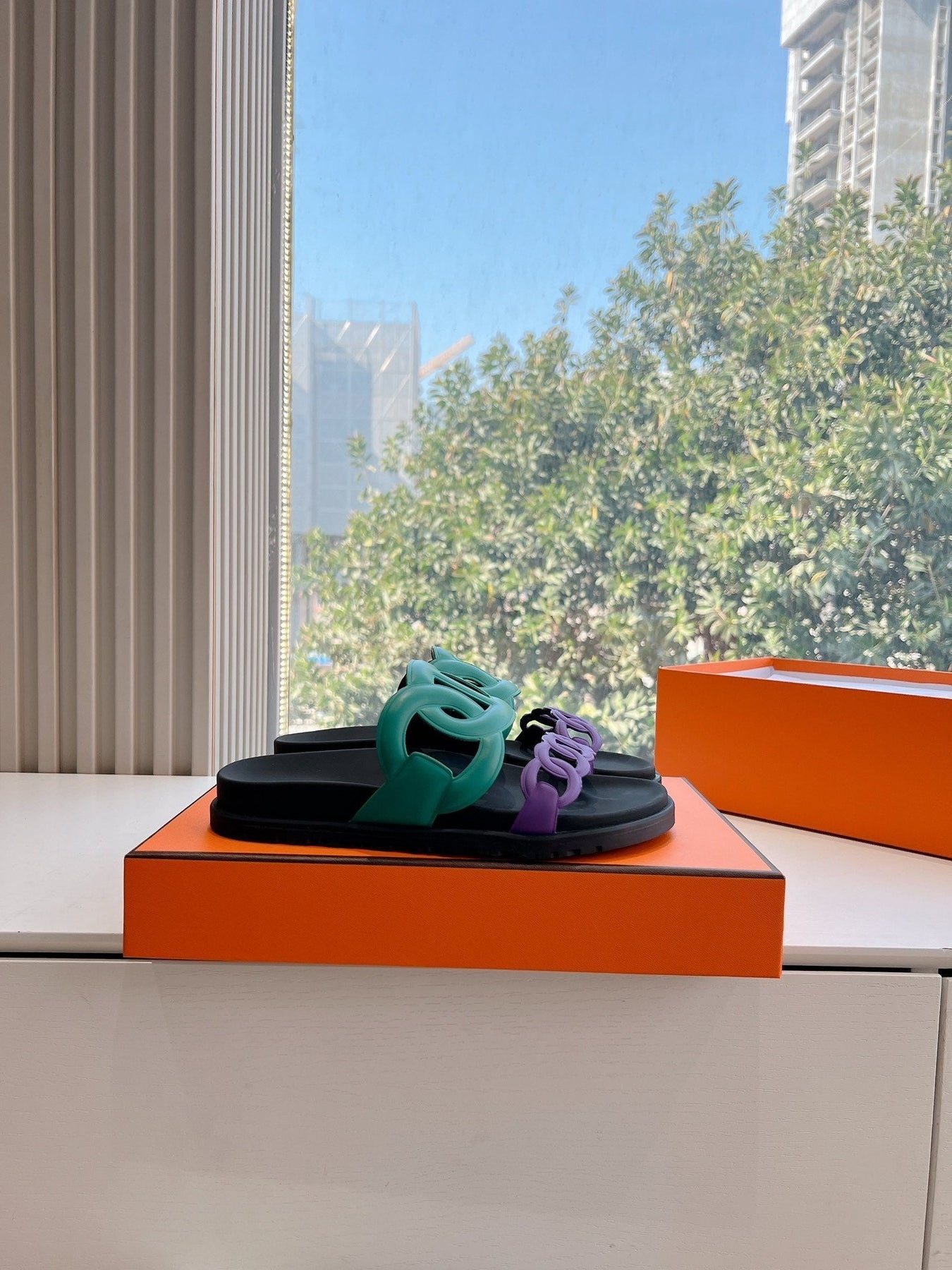 EXTRA SANDAL IN MEDIUM GREEN MIX VIOLET PURPLE CALFSKIN