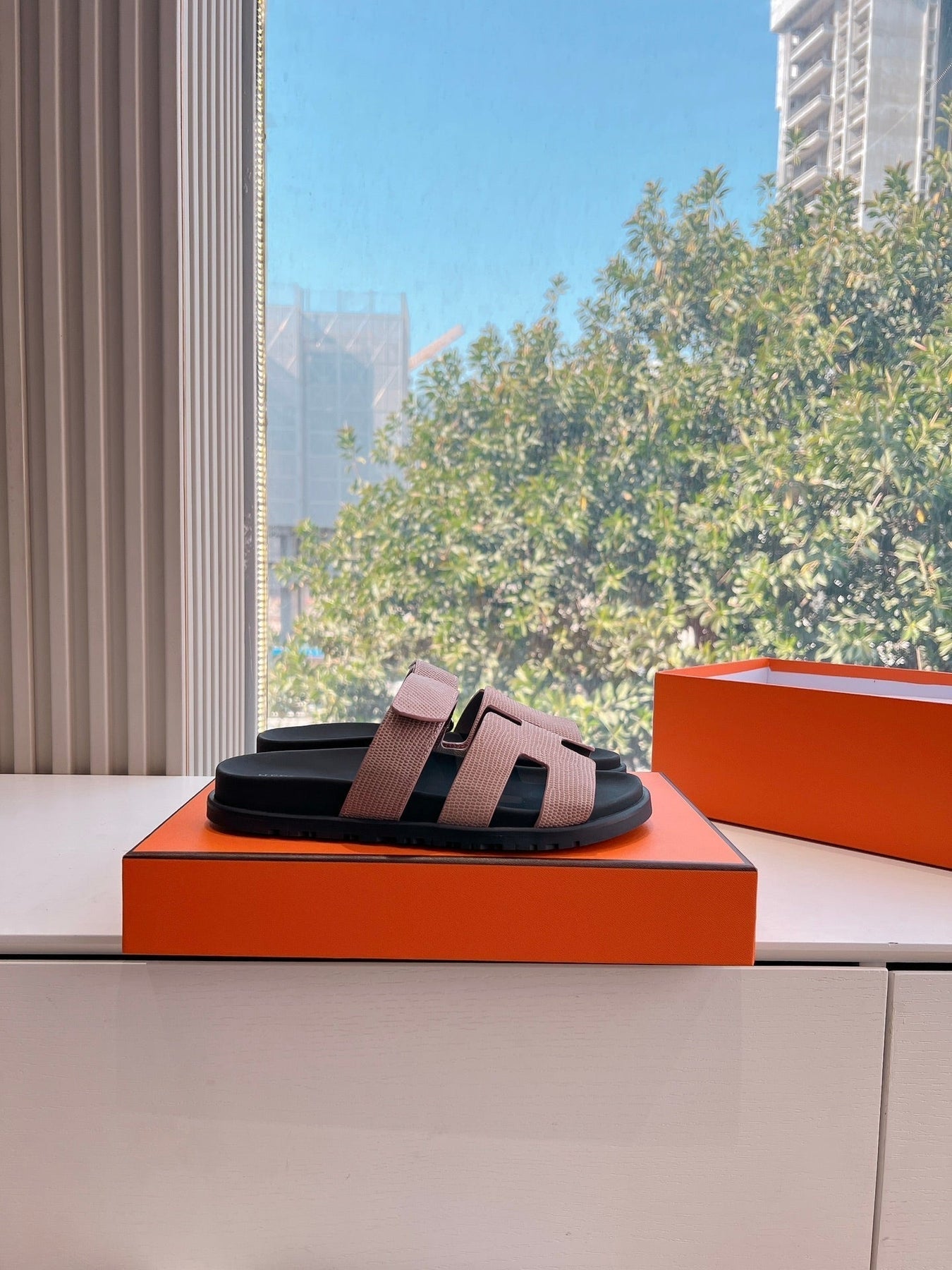 CHYPRE SANDAL IN PEACH PINK SHINY GRAINED CALFSKIN