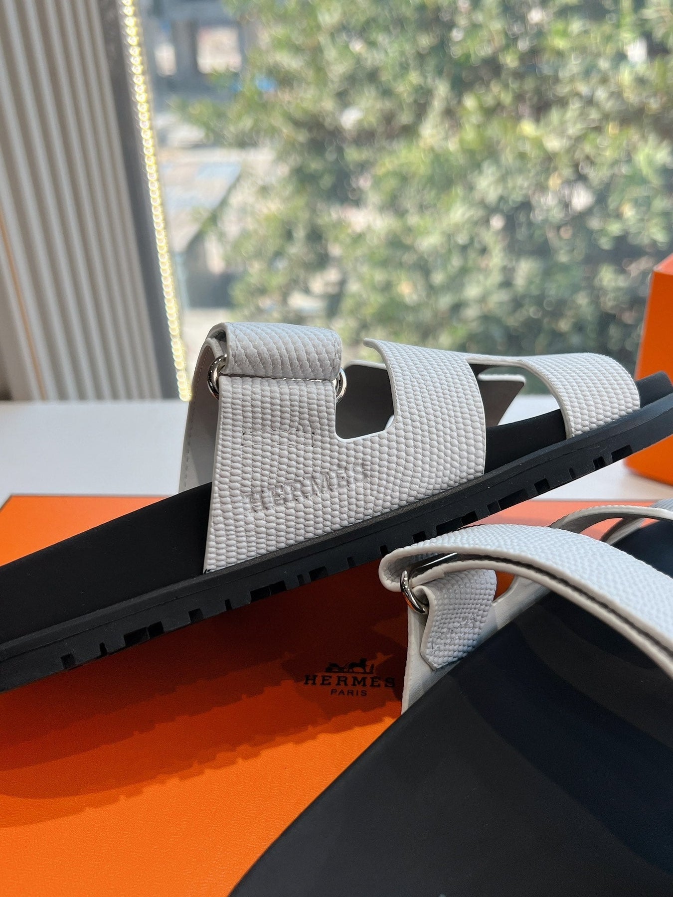 CHYPRE SANDAL IN WHITE SHINY GRAINED CALFSKIN