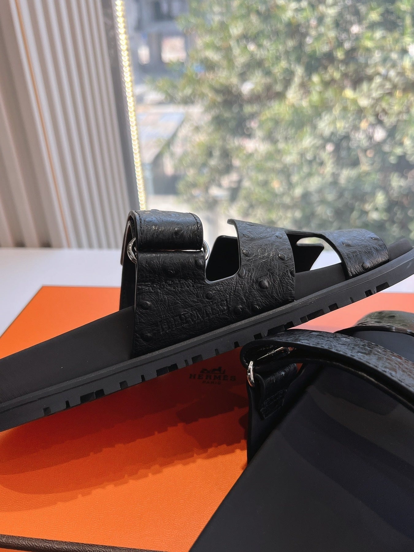 CHYPRE SANDAL IN BLACK GRAINED CALFSKIN