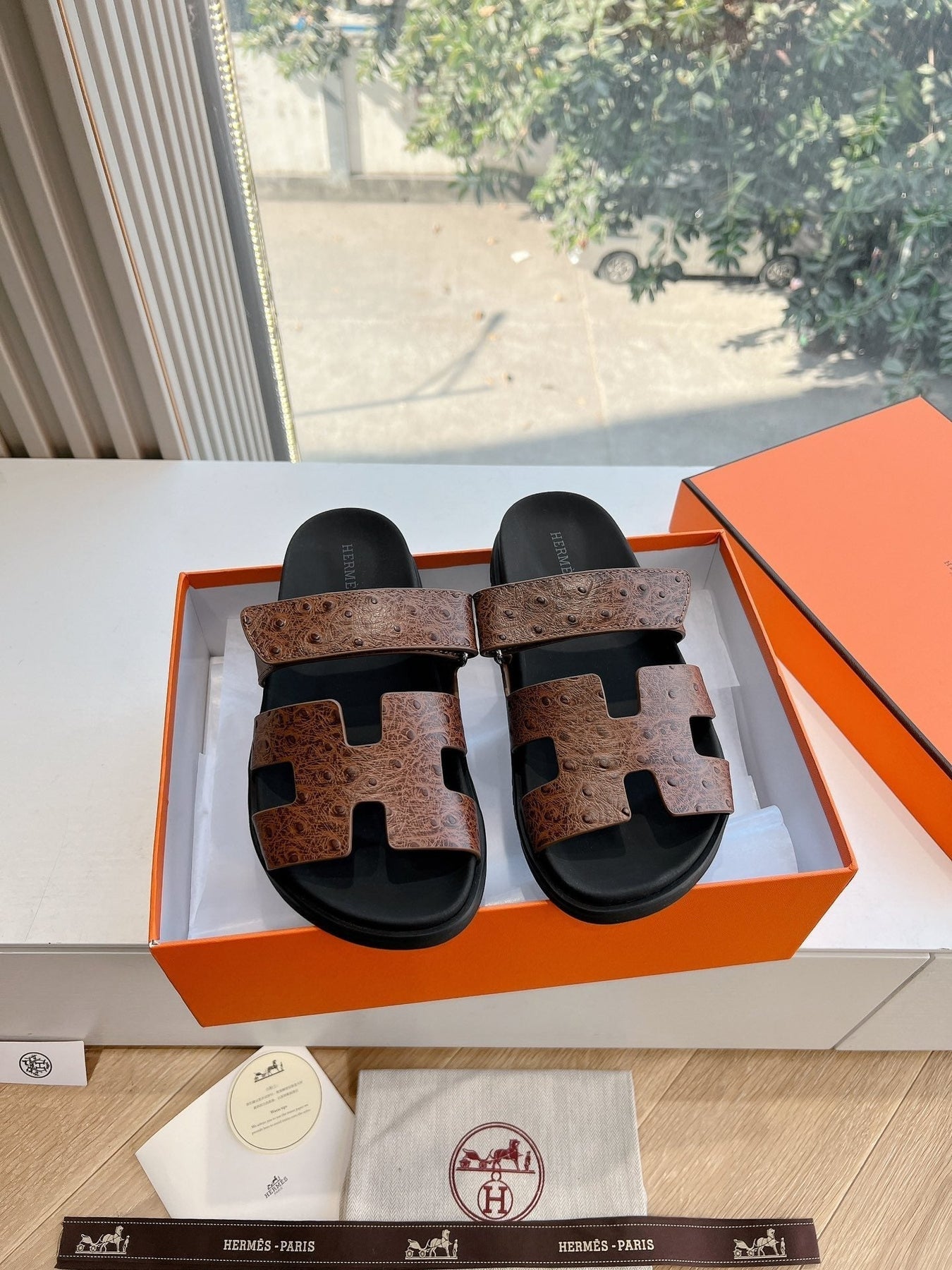 CHYPRE SANDAL IN CHOCOLATE BROWN GRAINED CALFSKIN