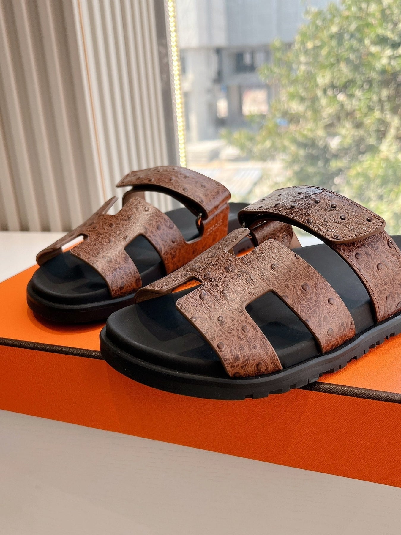 CHYPRE SANDAL IN CHOCOLATE BROWN GRAINED CALFSKIN