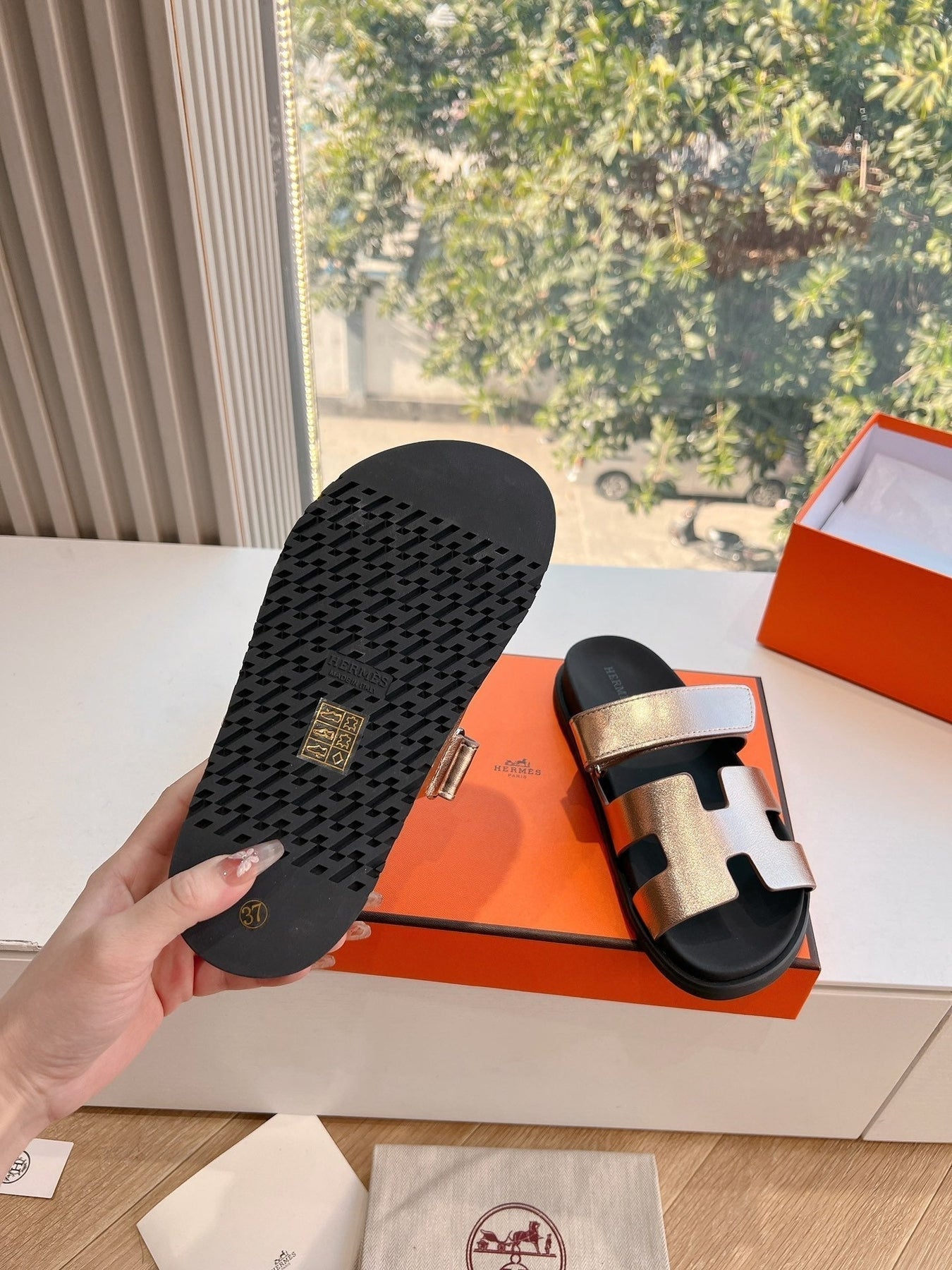 CHYPRE SANDAL IN COPPER BROWN METALLIC CALFSKIN