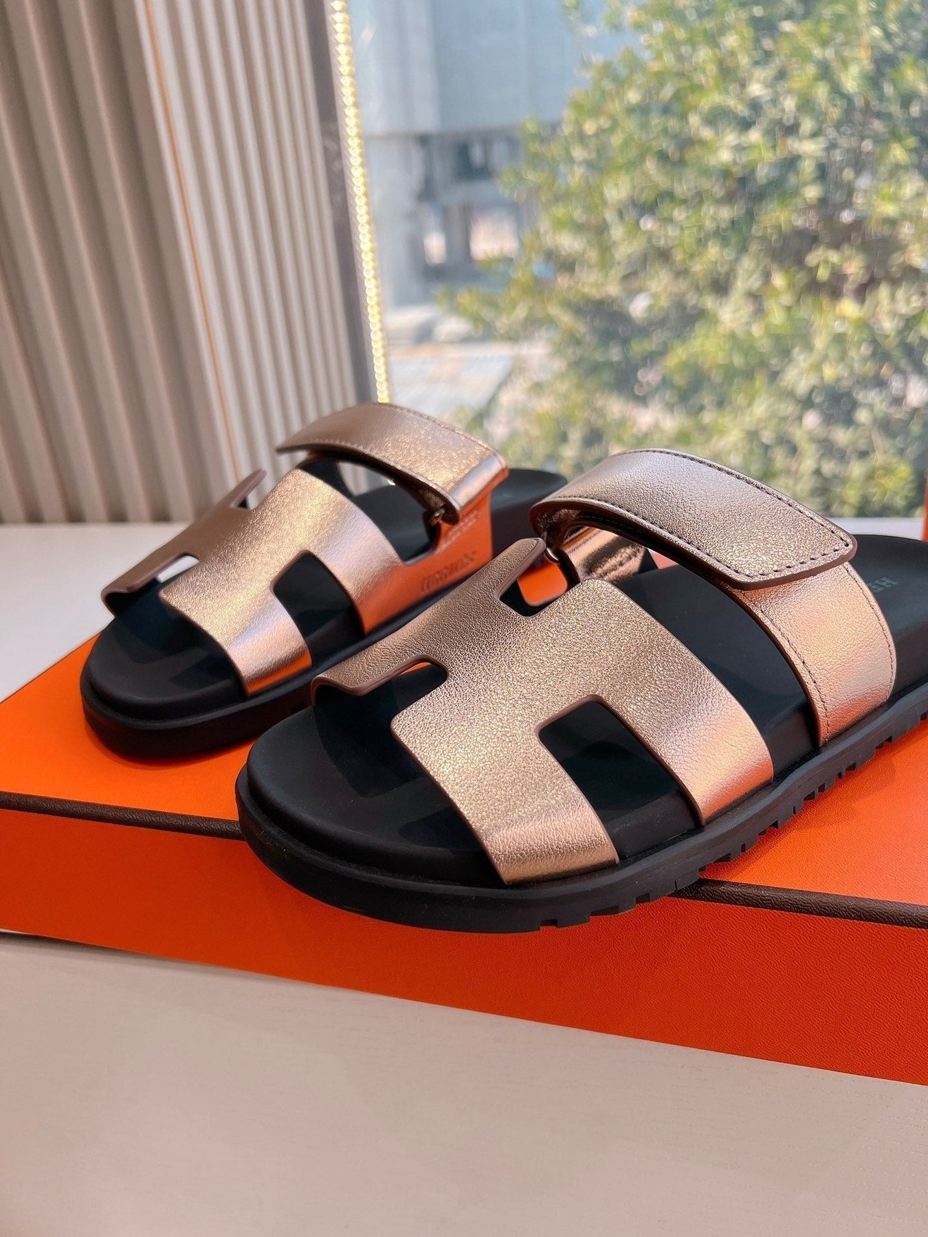 CHYPRE SANDAL IN COPPER BROWN METALLIC CALFSKIN