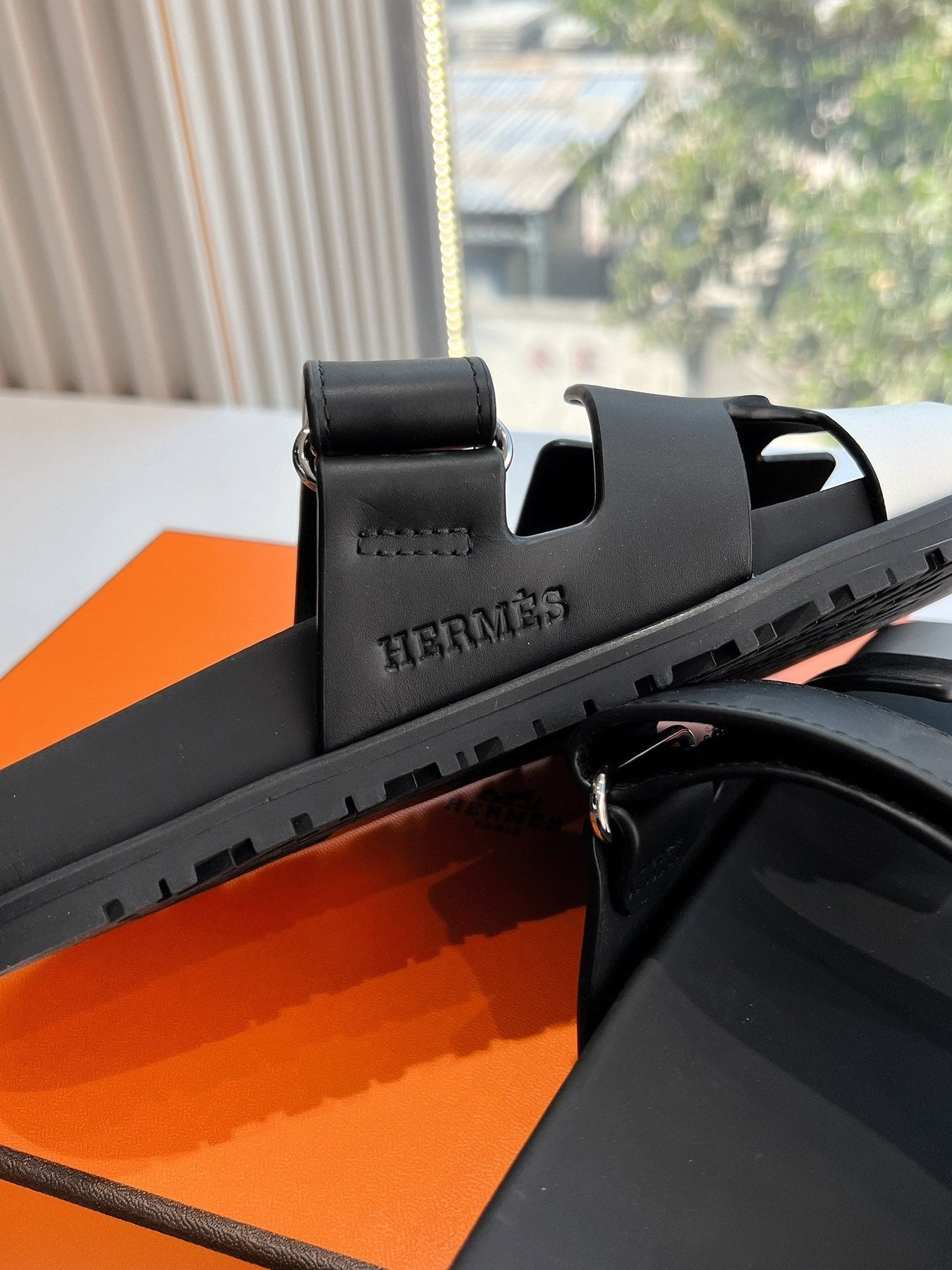 CHYPRE SANDAL IN BLACK MIX WHITE CALFSKIN