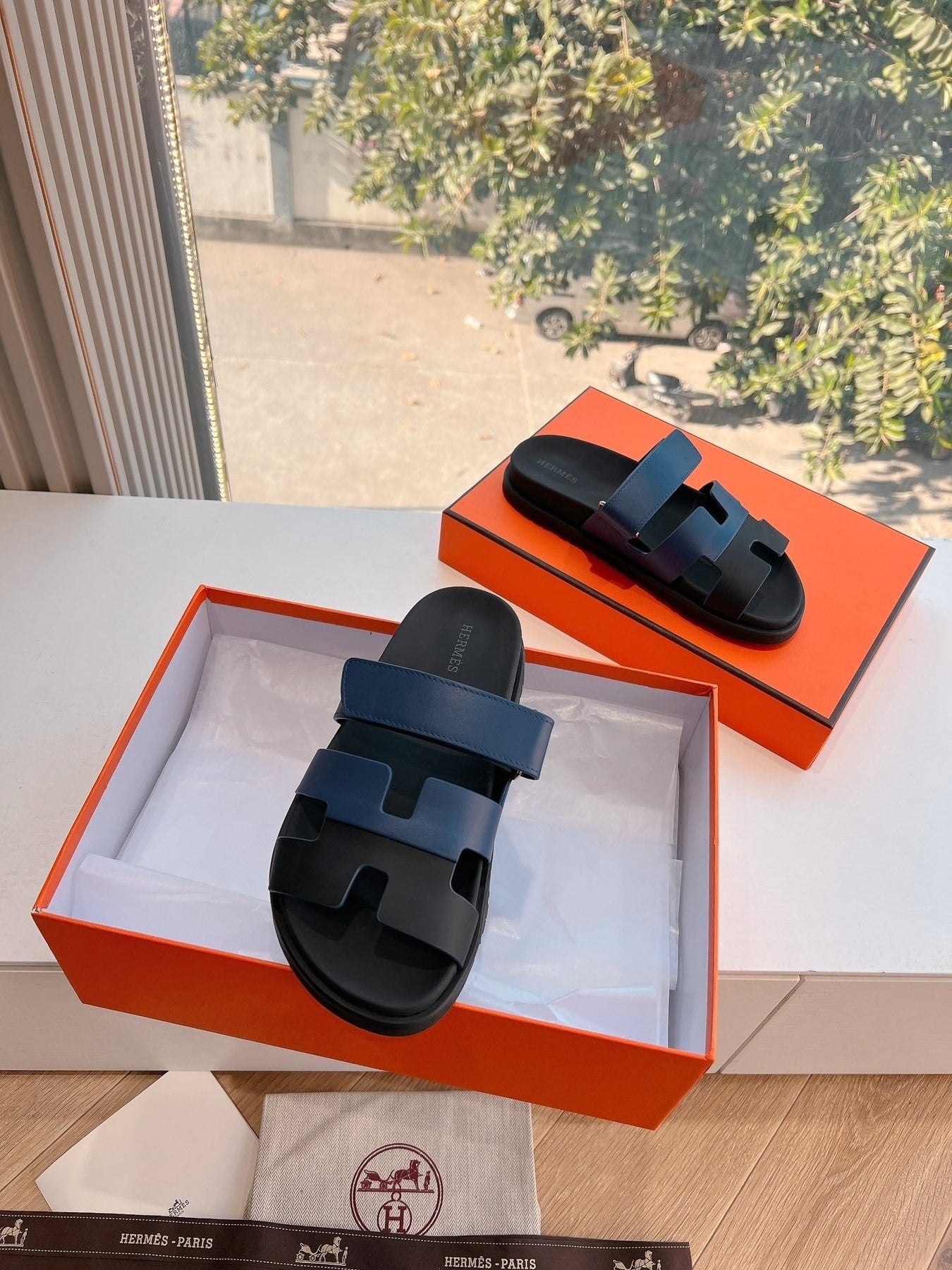 CHYPRE SANDAL IN AEGEAN BLUE MIX BLACK CALFSKIN