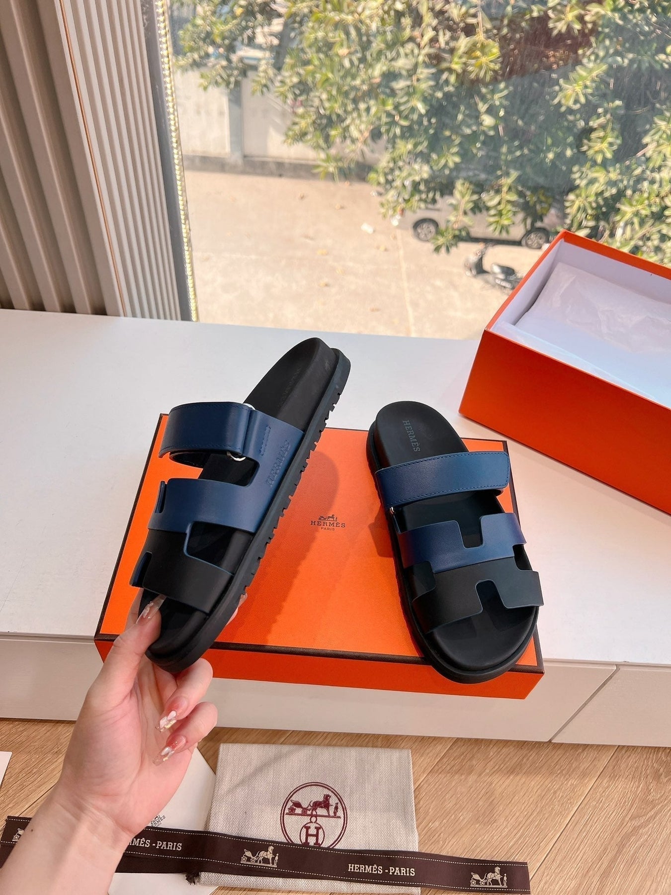 CHYPRE SANDAL IN AEGEAN BLUE MIX BLACK CALFSKIN