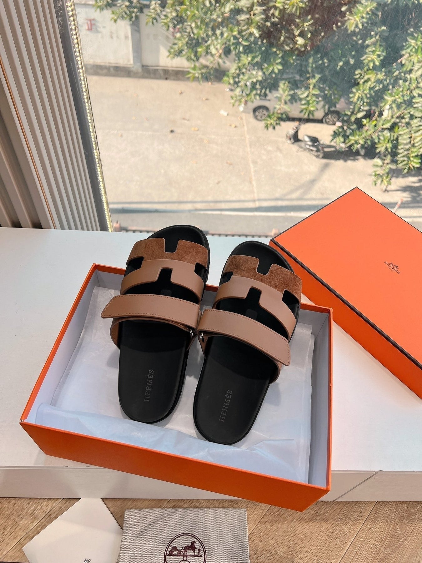 CHYPRE SANDAL IN BRONZE BROWN SUEDE AND CALFSKIN