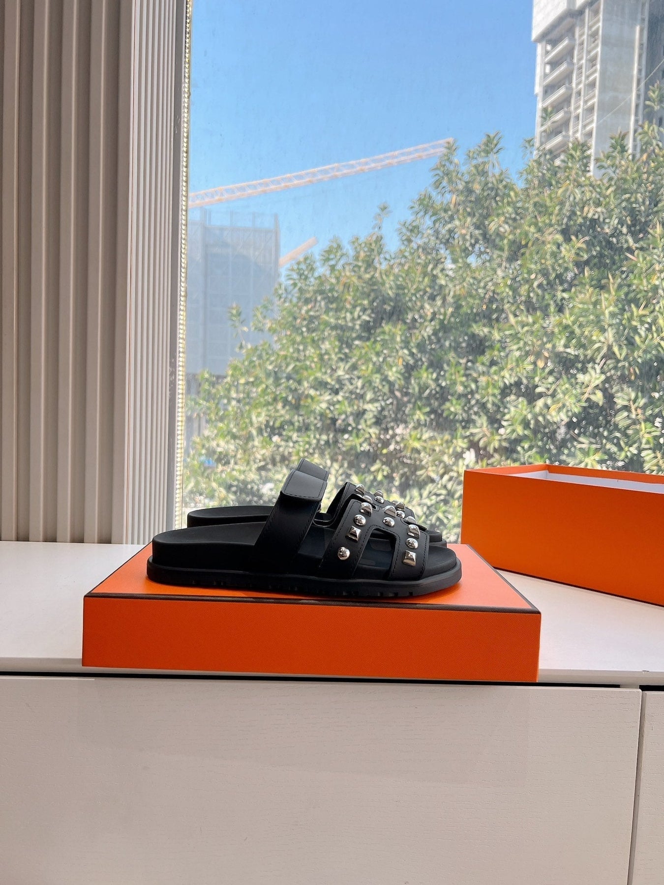 CHYPRE SANDAL IN BLACK CALFSKIN WITH STUDS