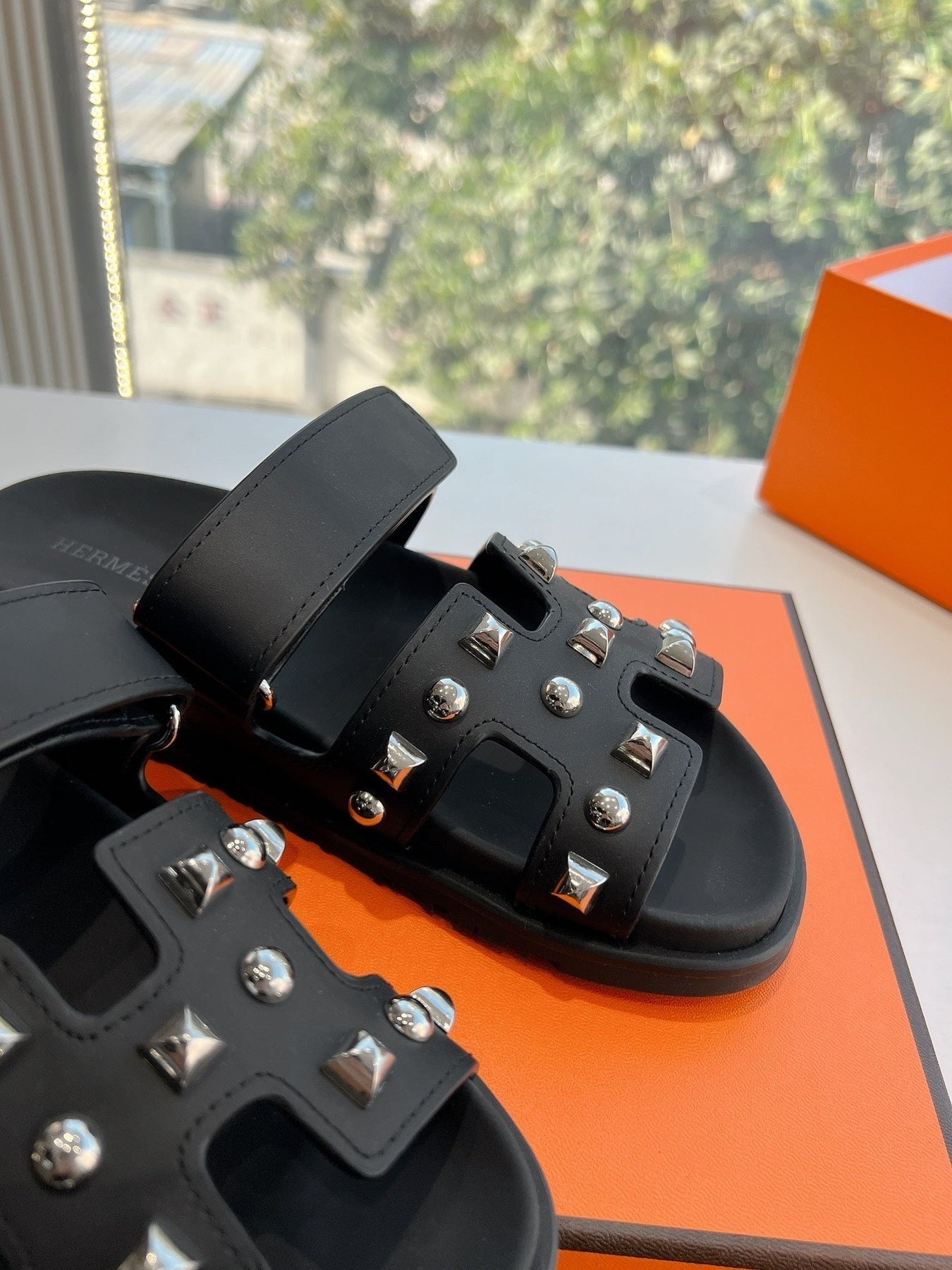 CHYPRE SANDAL IN BLACK CALFSKIN WITH STUDS
