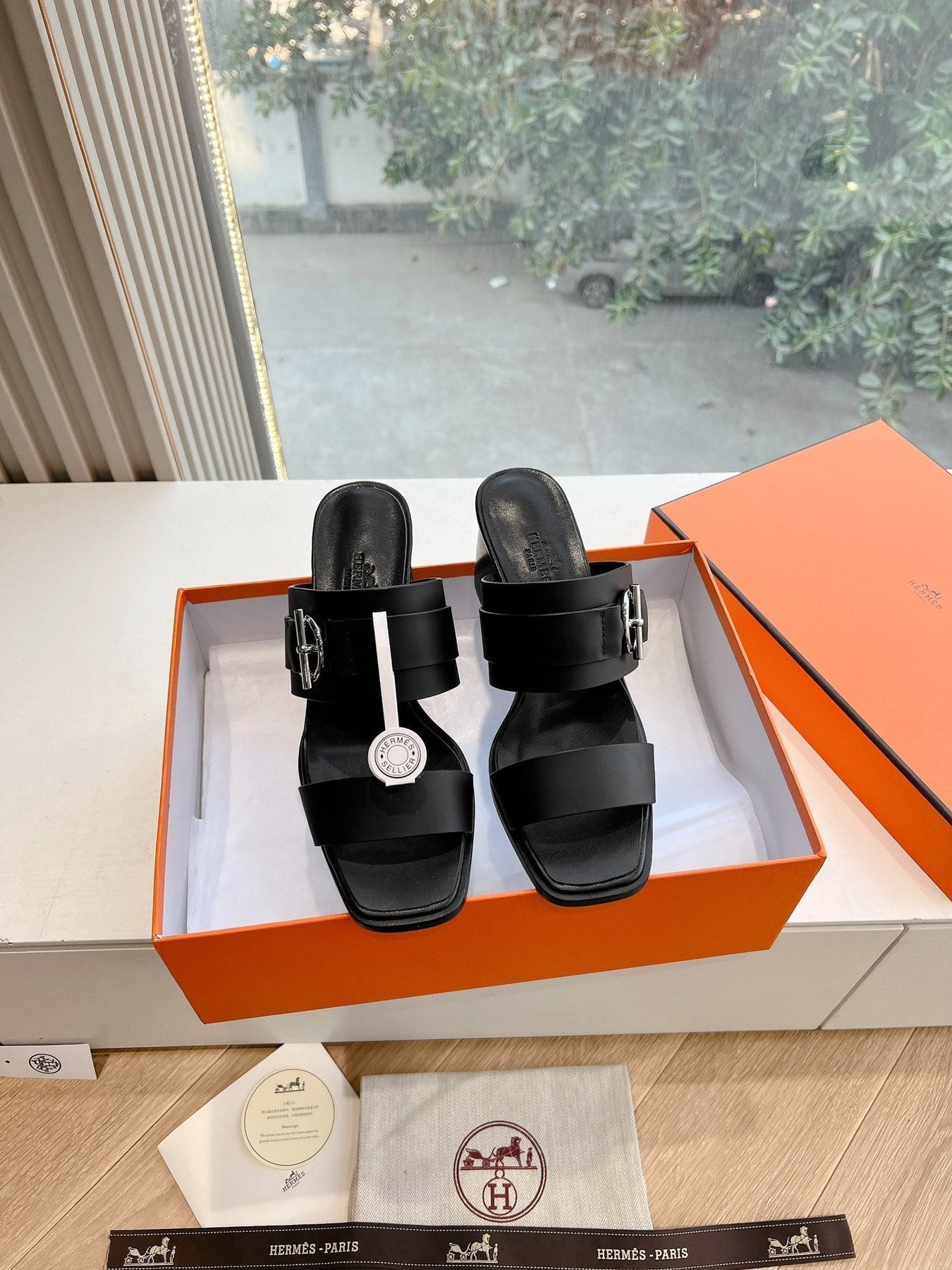 KUTE 60 SANDAL IN BLACK CALFSKIN