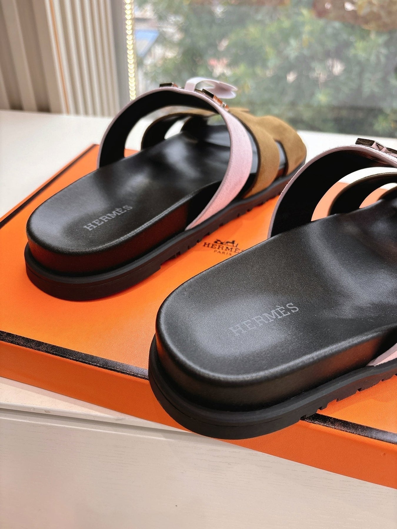 CHYPRE SANDAL IN LIGHT PINK MIX CHOCOLATE BROWN SUEDE