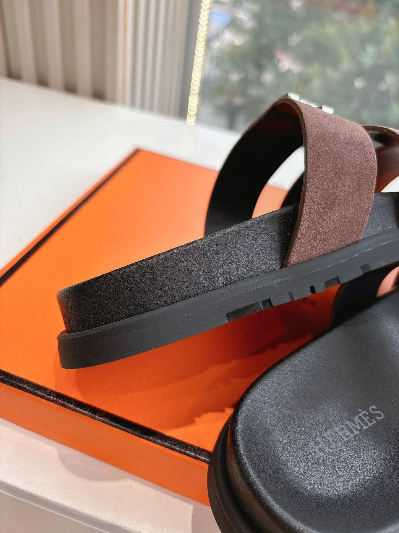 CHYPRE SANDAL IN MEDIUM BROWN SUEDE