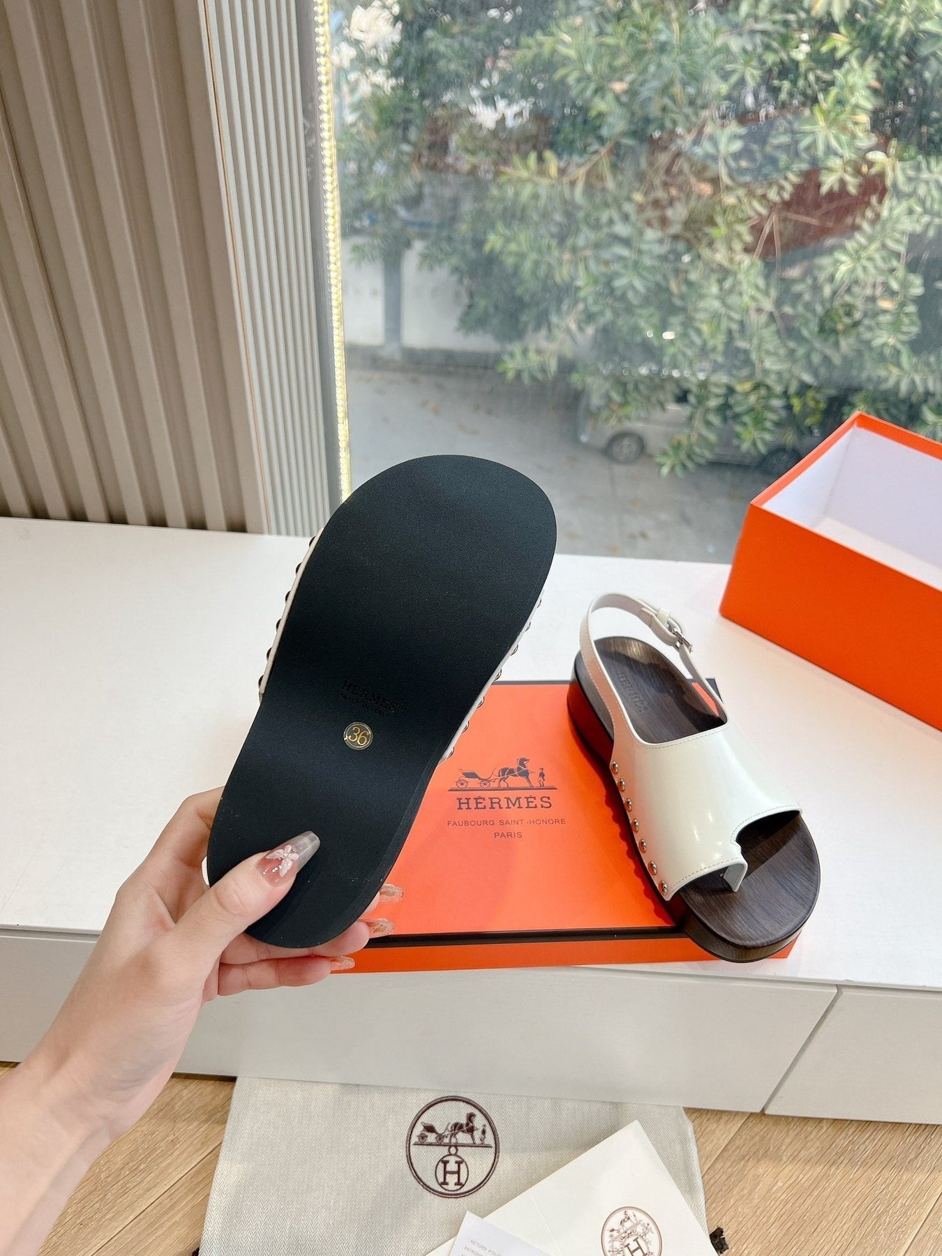 FLAT SANDAL IN WHITE CALFSKIN