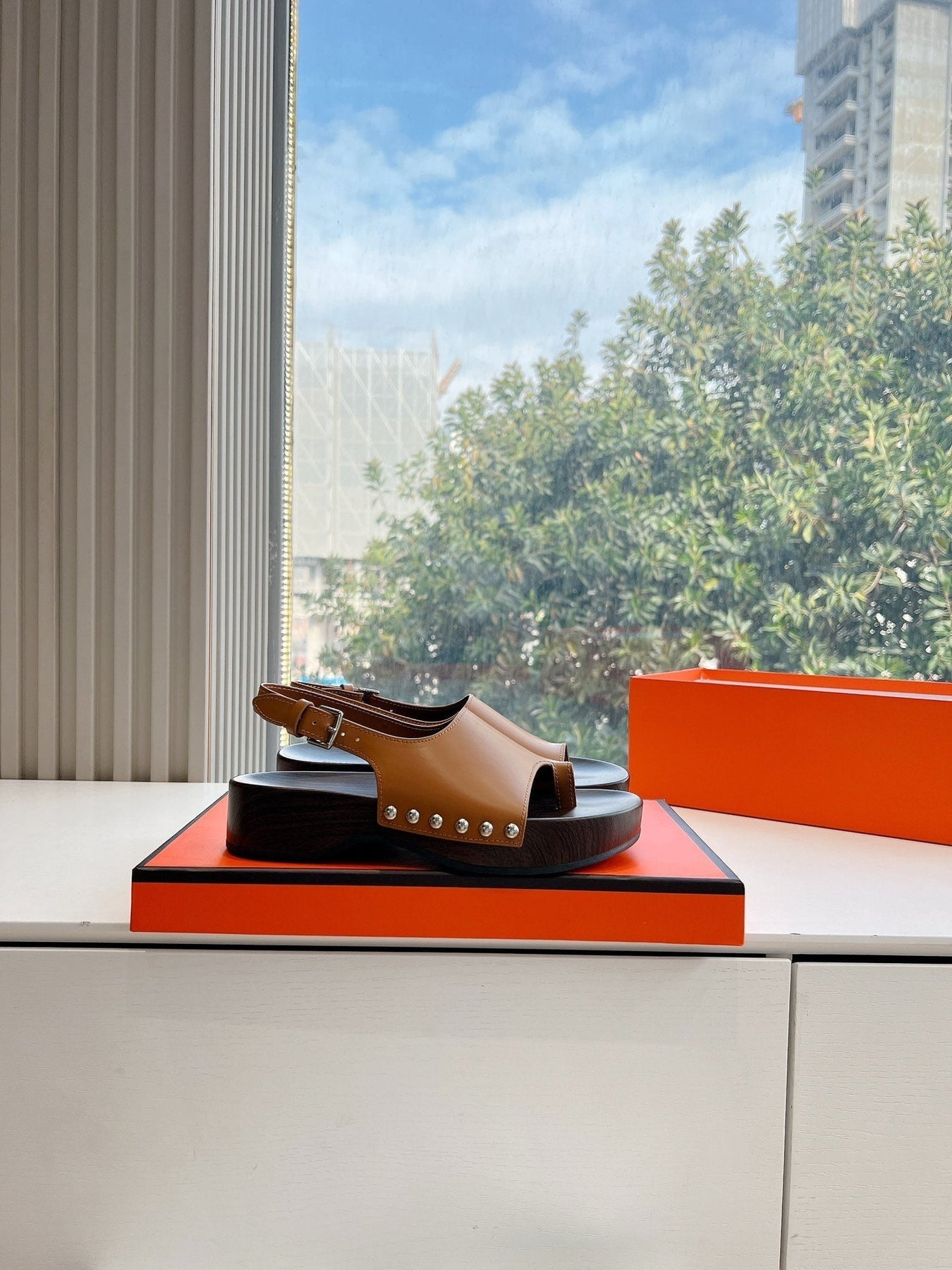 FLAT SANDAL IN BRONZE BROWN CALFSKIN