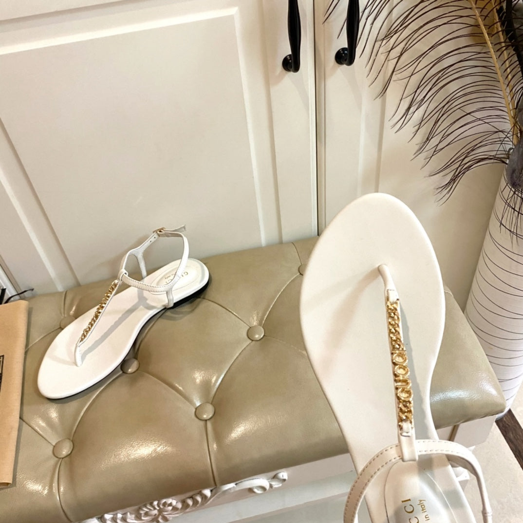 GG SIGNORINA THONG SANDALS IN WHITE SHEEPSKIN