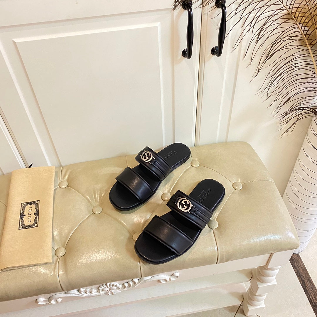 GG SANDAL WITH ROUND INTERLOCKING G IN BLACK CALFSKIN