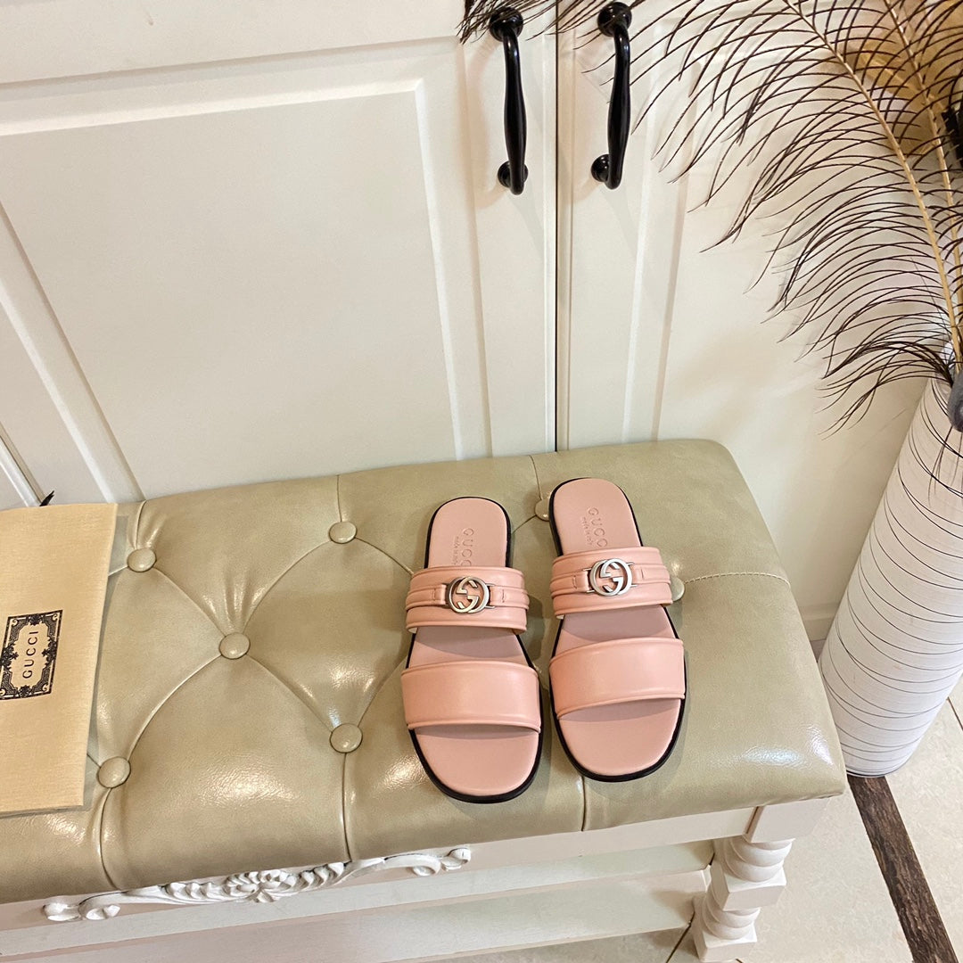 GG SANDAL WITH ROUND INTERLOCKING G IN LIGHT PINK CALFSKIN