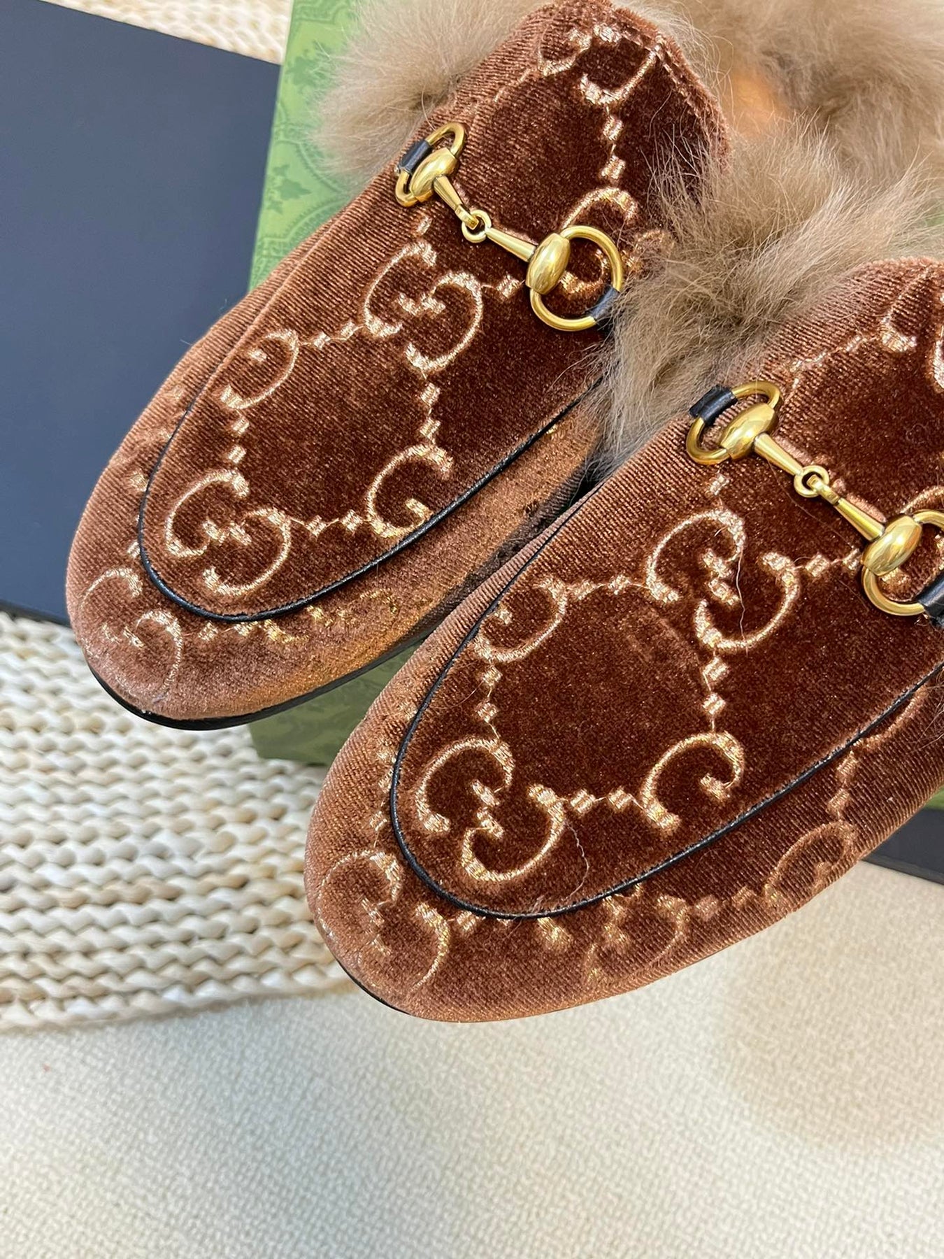 HORSEBIT MULE IN SYRUP BROWN MONOGRAM VELVET AND LAMB WOOL LINING