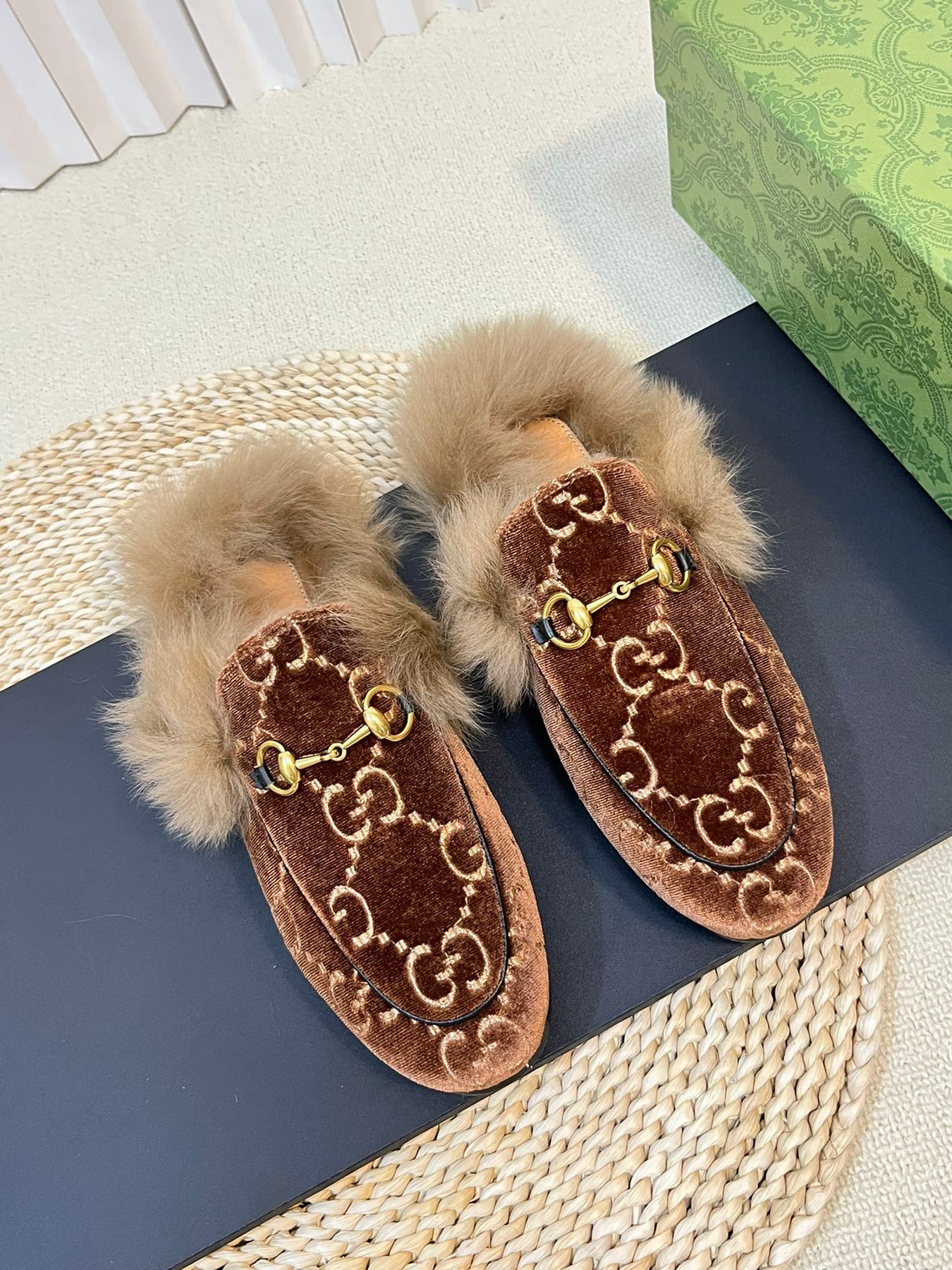 HORSEBIT MULE IN SYRUP BROWN MONOGRAM VELVET AND LAMB WOOL LINING