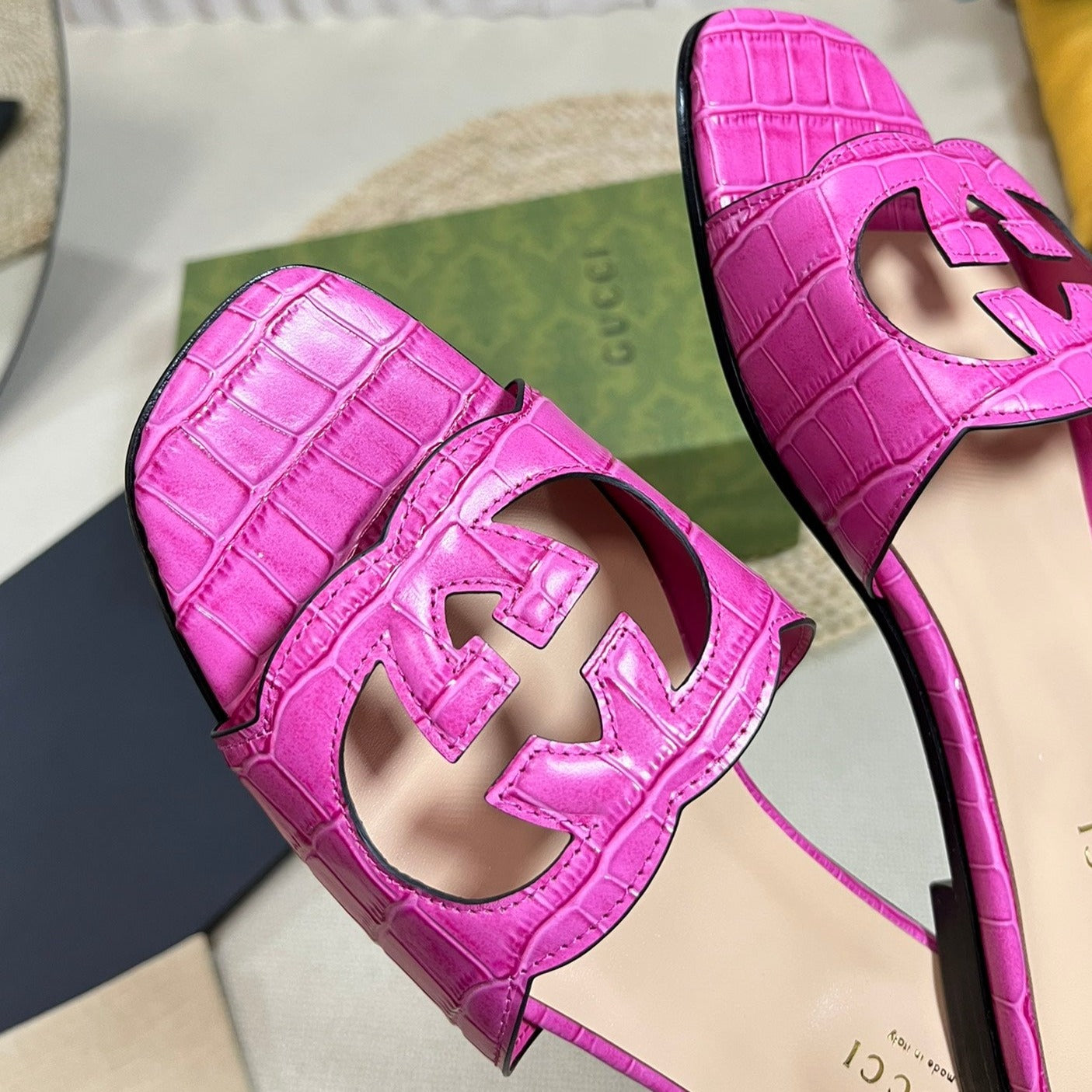 GG Cut Out Slide Sandals Pink