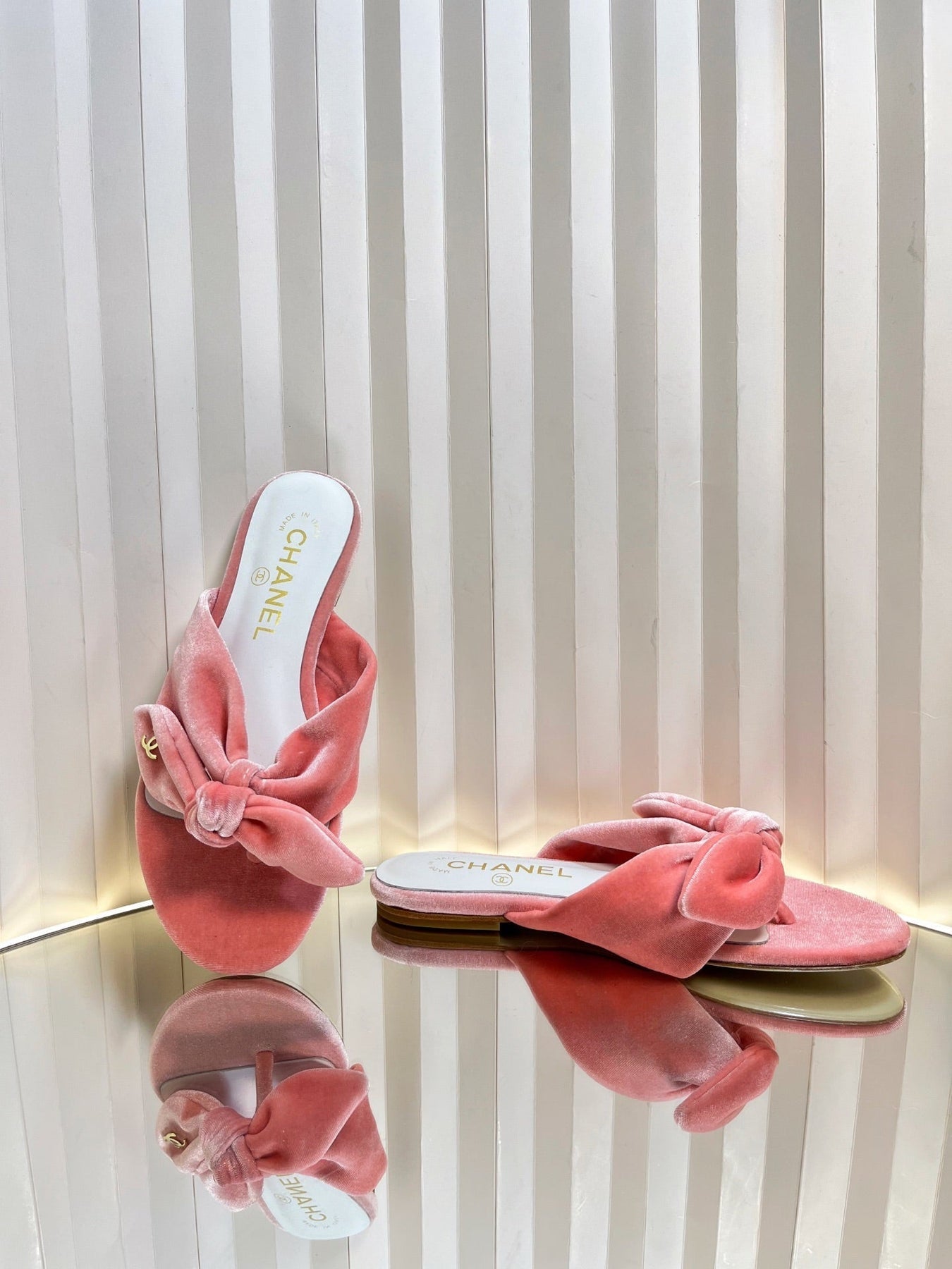 LACE SANDALS IN BRIGHT PINK VELVET