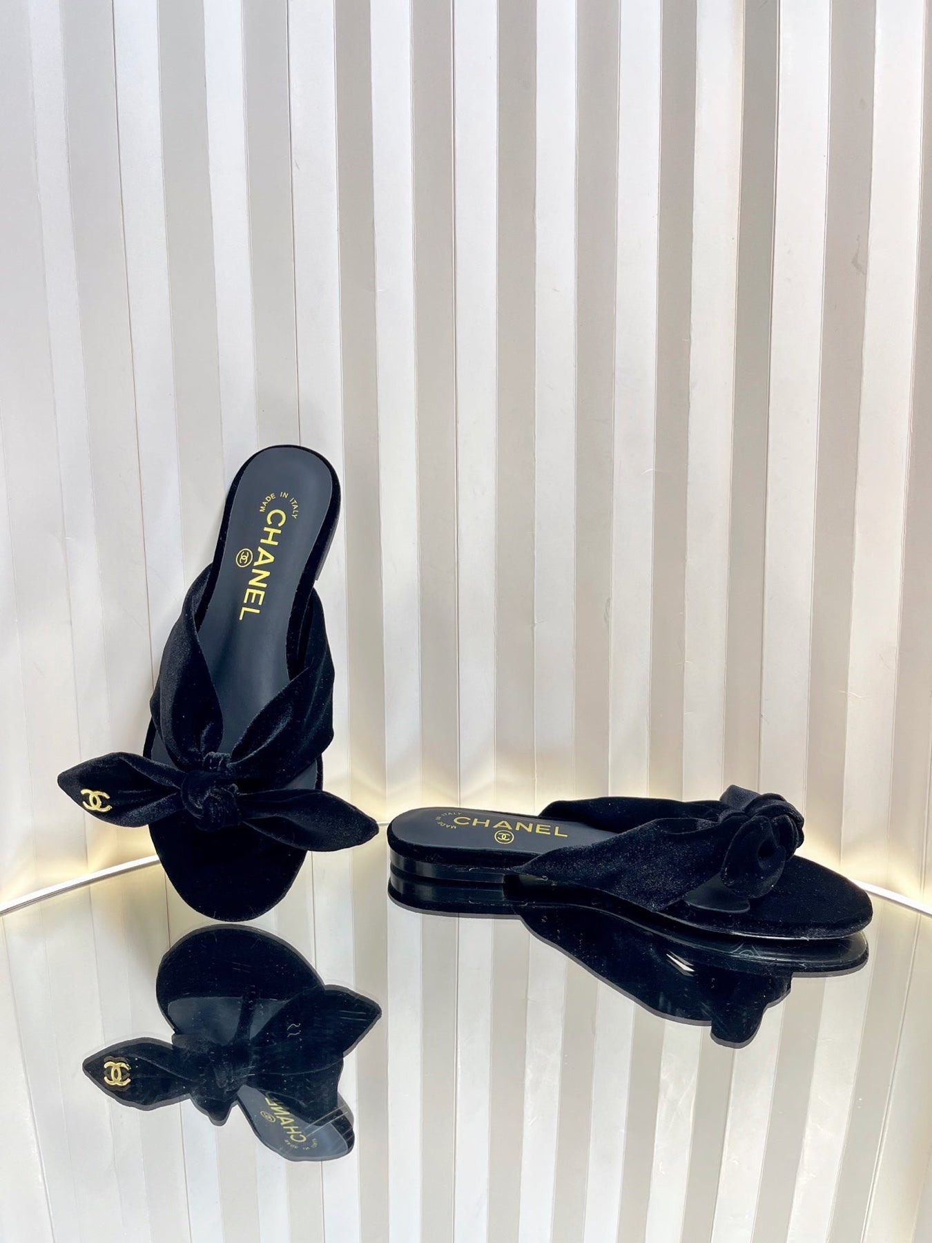 LACE SANDALS IN BLACK VELVET