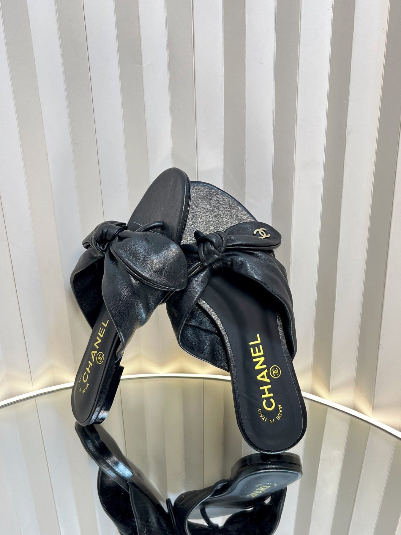 LACE SANDALS IN BLACK CALFSKIN