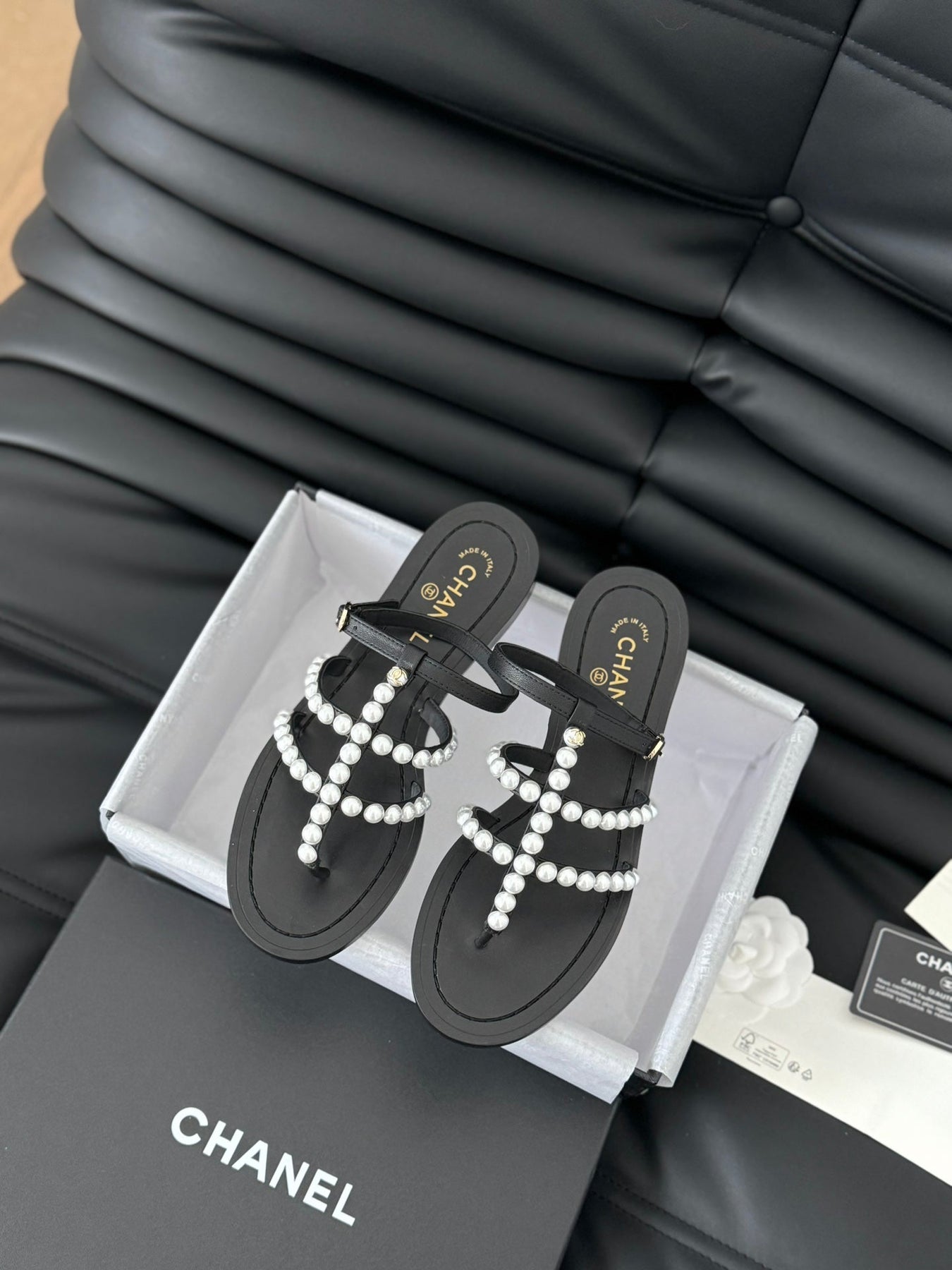 MULE SLIPPERS WITH PEARL CHAIN IN BLACK LAMBSKIN