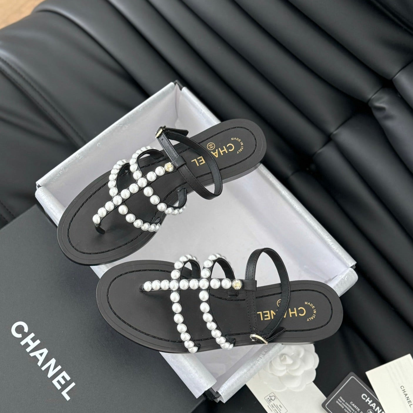 MULE SLIPPERS WITH PEARL CHAIN IN BLACK LAMBSKIN