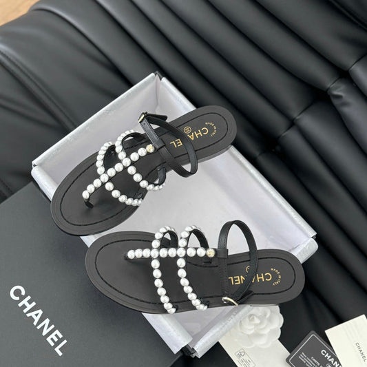 MULE SLIPPERS WITH PEARL CHAIN IN BLACK LAMBSKIN