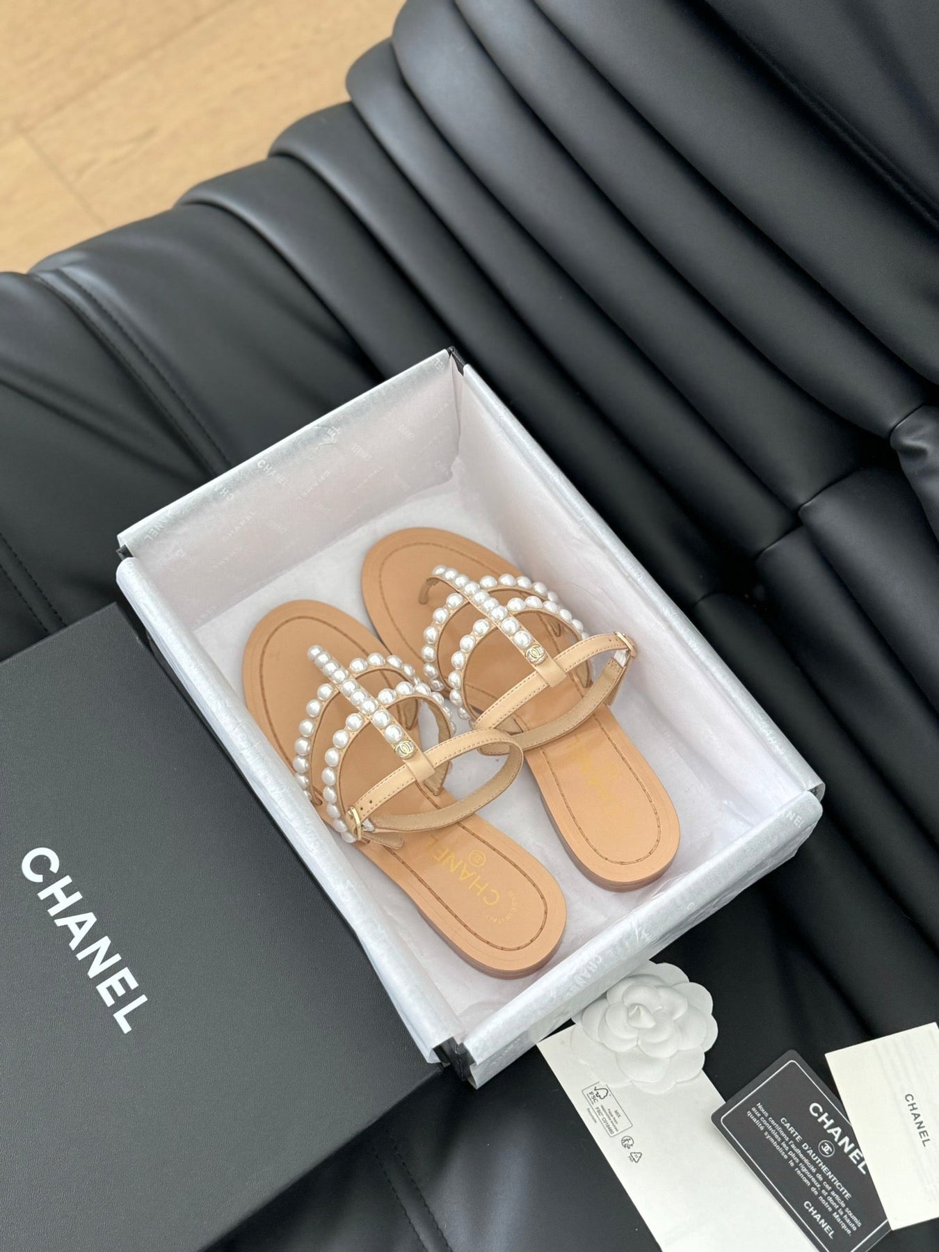 MULE SLIPPERS WITH PEARL CHAIN IN BEIGE CREAM LAMBSKIN