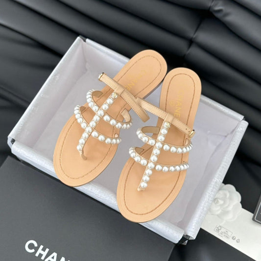 MULE SLIPPERS WITH PEARL CHAIN IN BEIGE CREAM LAMBSKIN