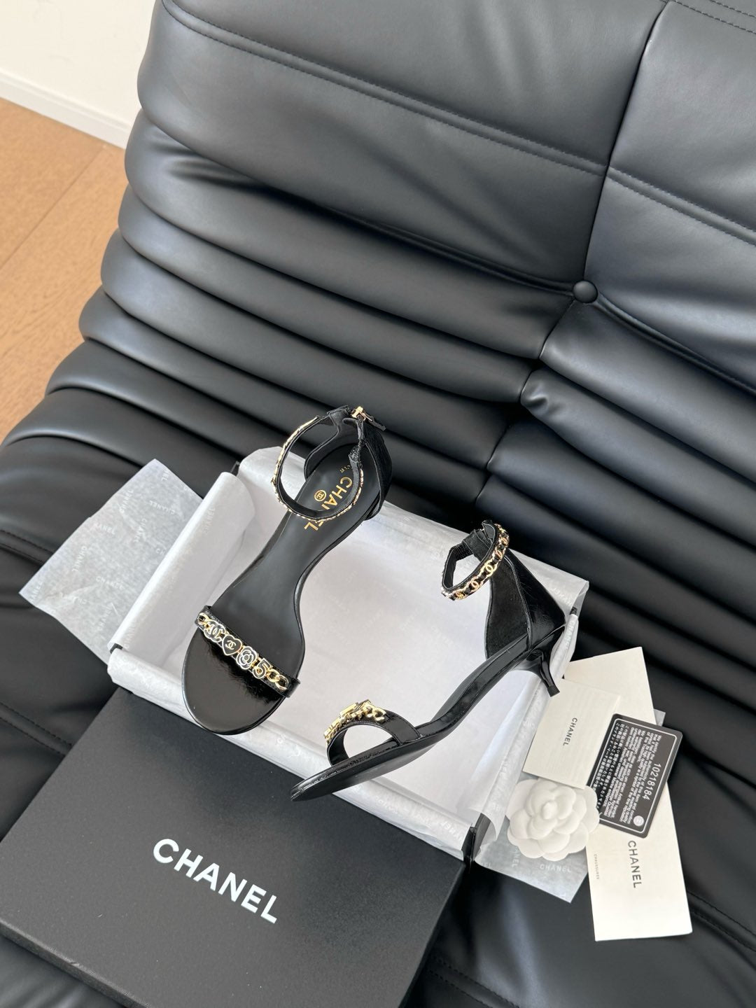 MID-HEEL 35 MM SANDAL IN BLACK SHEEPSKIN WITH STICKERS