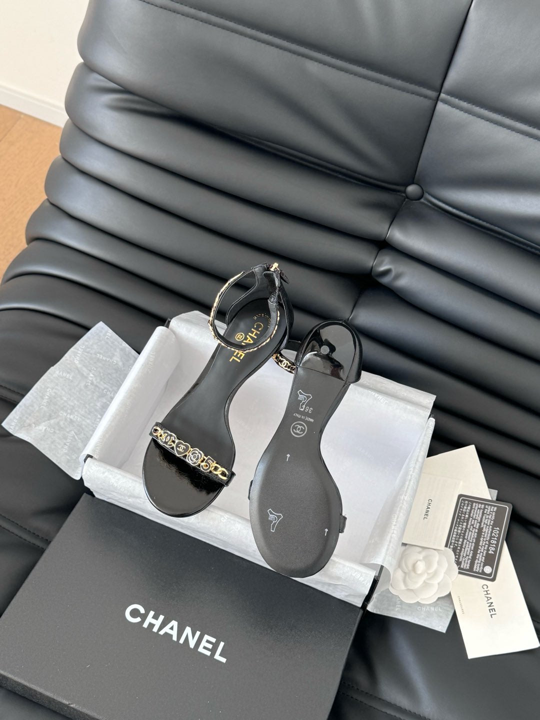 MID-HEEL 35 MM SANDAL IN BLACK SHEEPSKIN WITH STICKERS