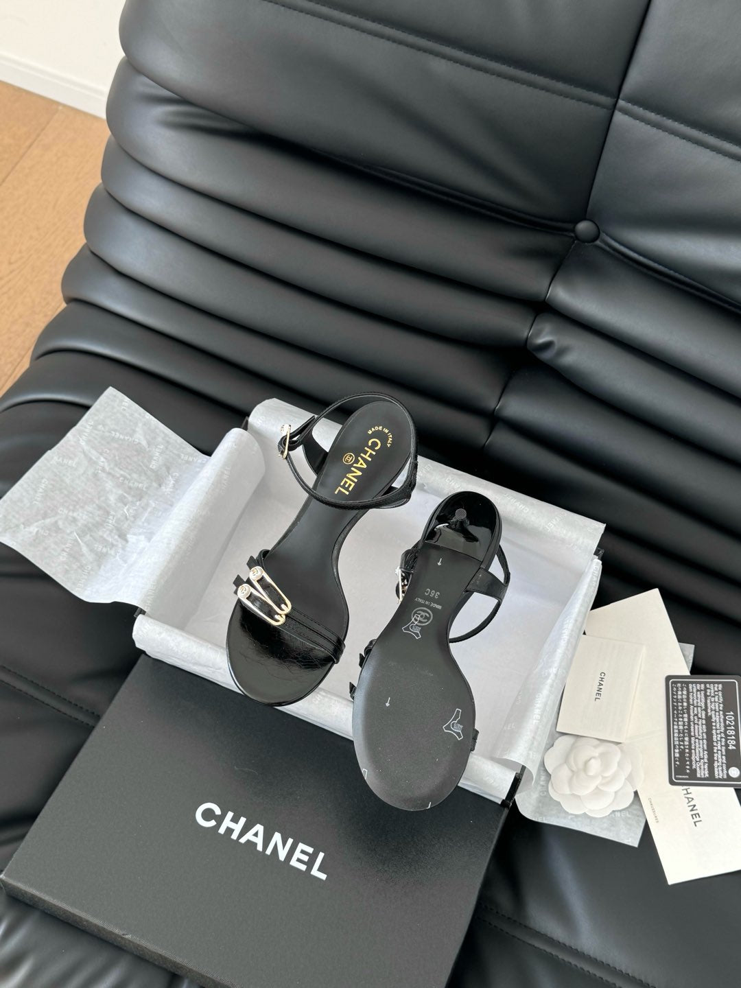 MID-HEEL 35 MM SANDAL IN BLACK SHEEPSKIN