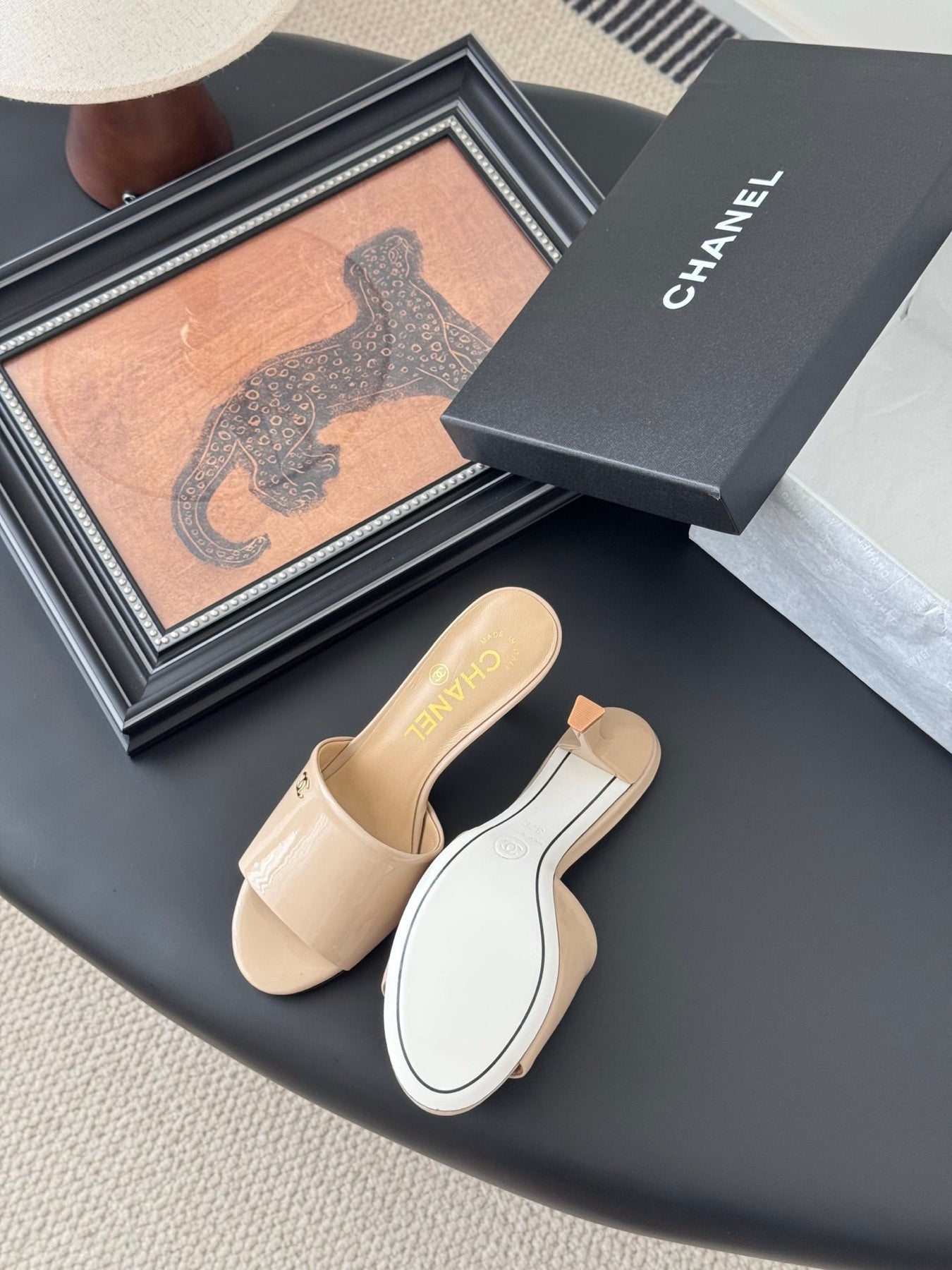 HIGH HEELS IN BEIGE GLOSSY LEATHER