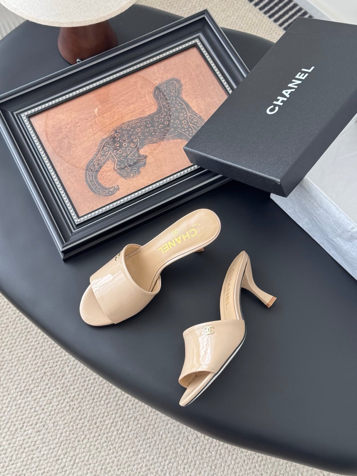 HIGH HEELS IN BEIGE GLOSSY LEATHER