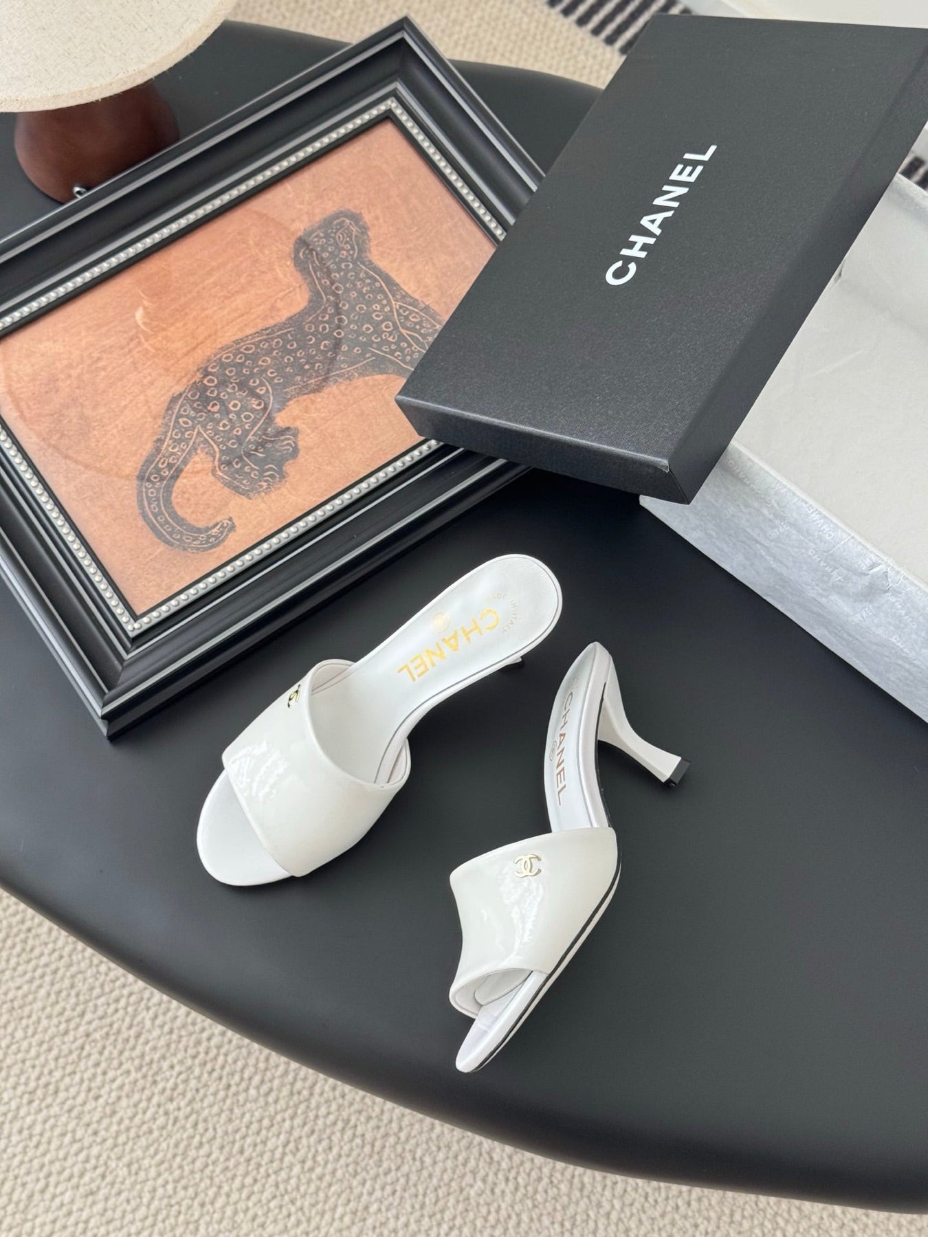 HIGH HEELS IN WHITE GLOSSY LEATHER