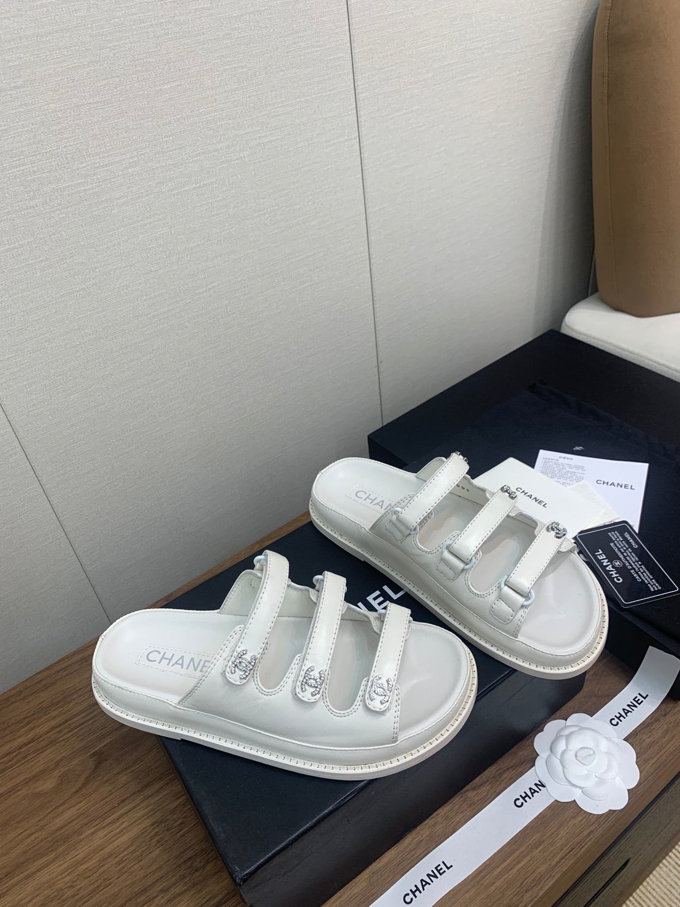 DAD SANDAL IN WHITE LAMBSKIN MULE