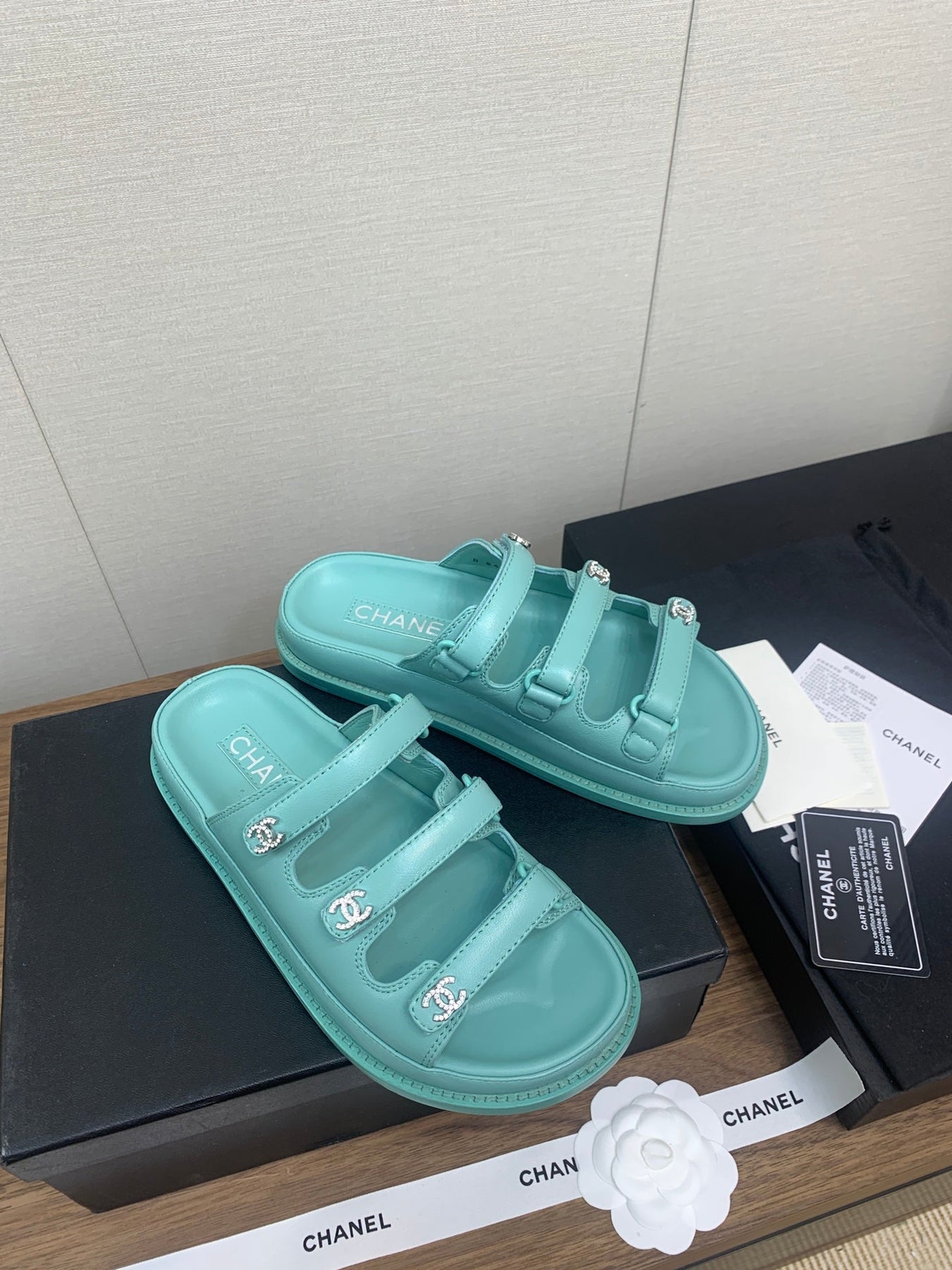 DAD SANDAL IN SKY BLUE LAMBSKIN MULE