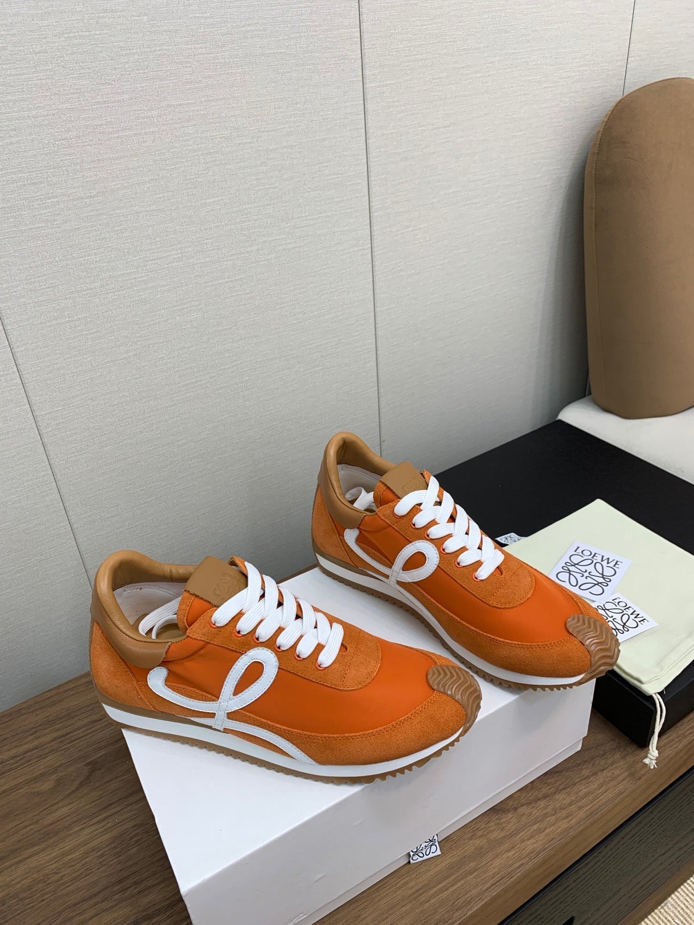 LW FLOW RUNNER SNEAKER ORANGE SUEDE
