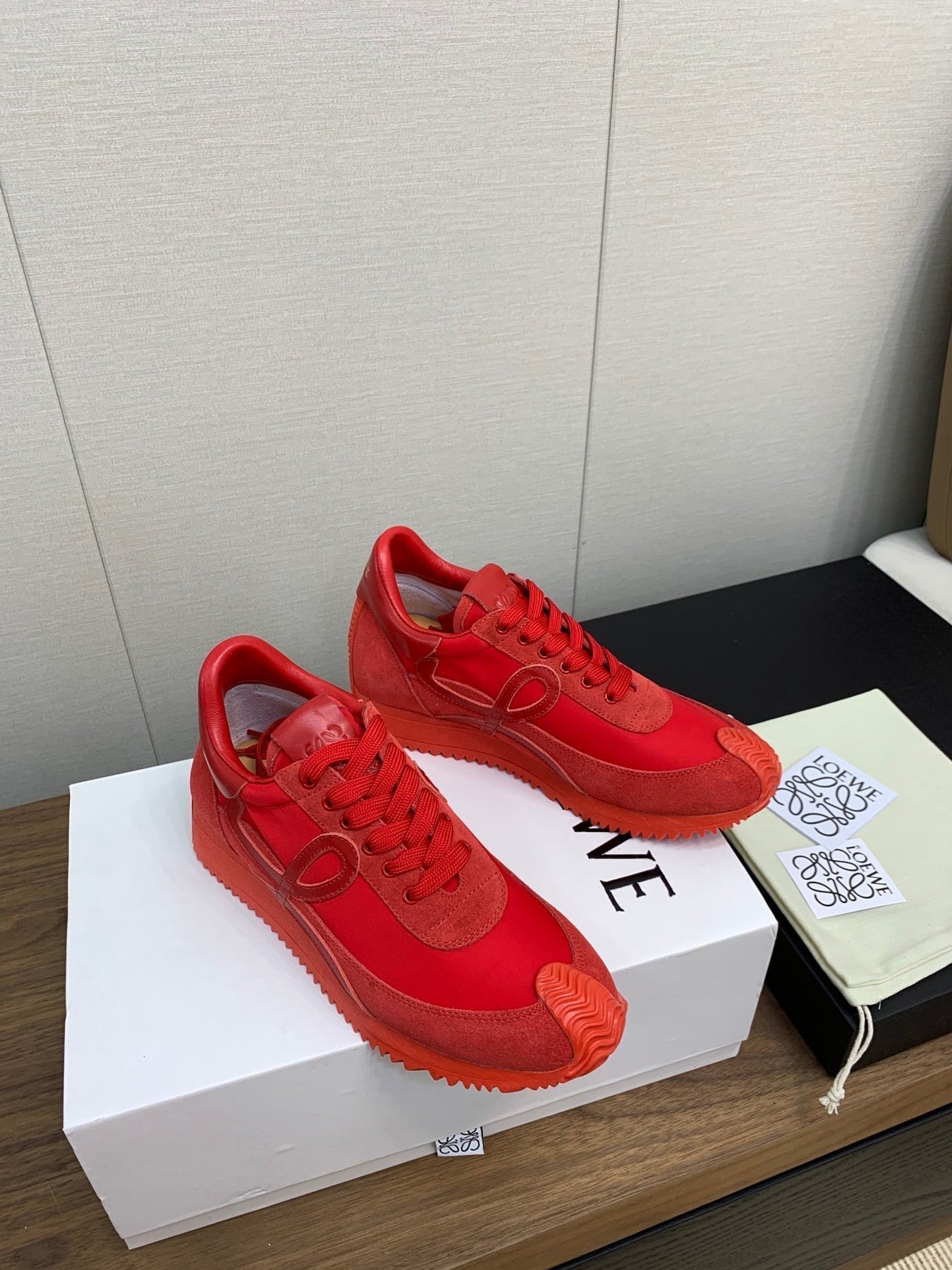 LW FLOW RUNNER SNEAKER RED SUEDE