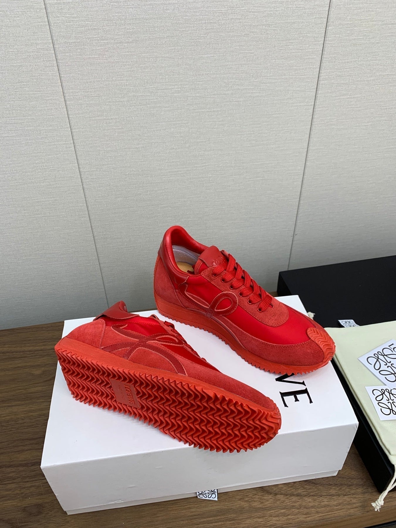 LW FLOW RUNNER SNEAKER RED SUEDE
