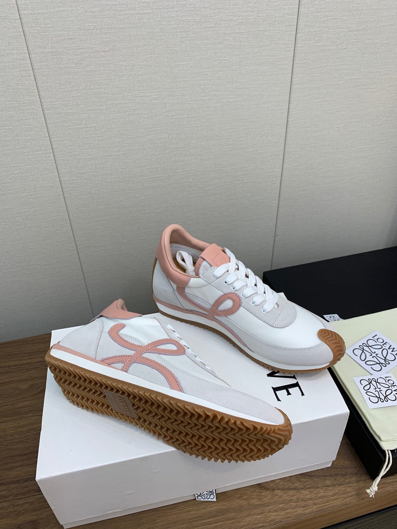 LW FLOW RUNNER SNEAKER WHITE-PEACHY SUEDE