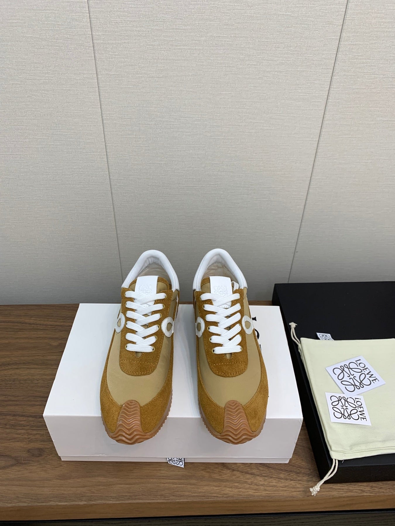 LW FLOW RUNNER SNEAKER GOLDENROD SUEDE