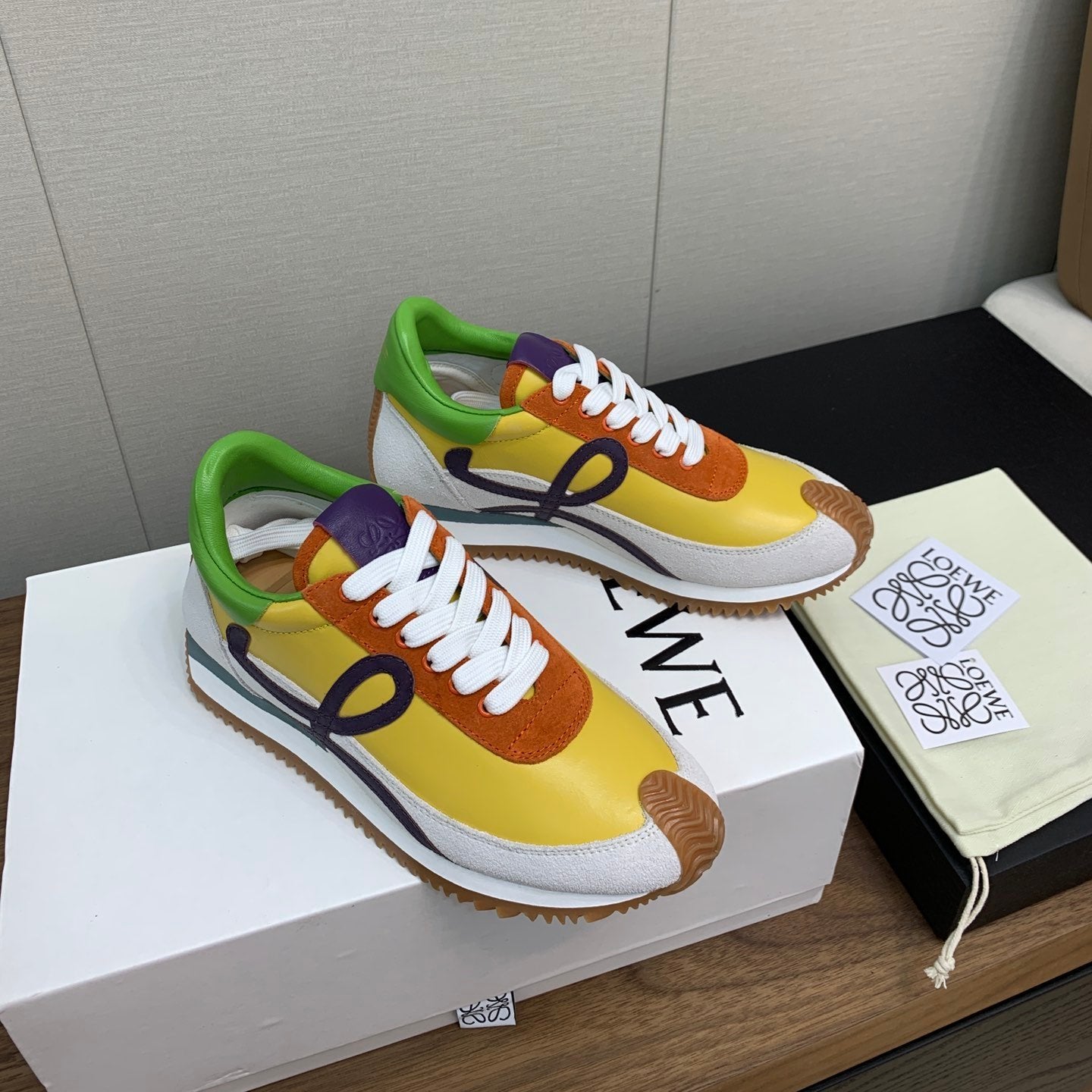 LW FLOW RUNNER SNEAKER LEMON-BRICK SUEDE