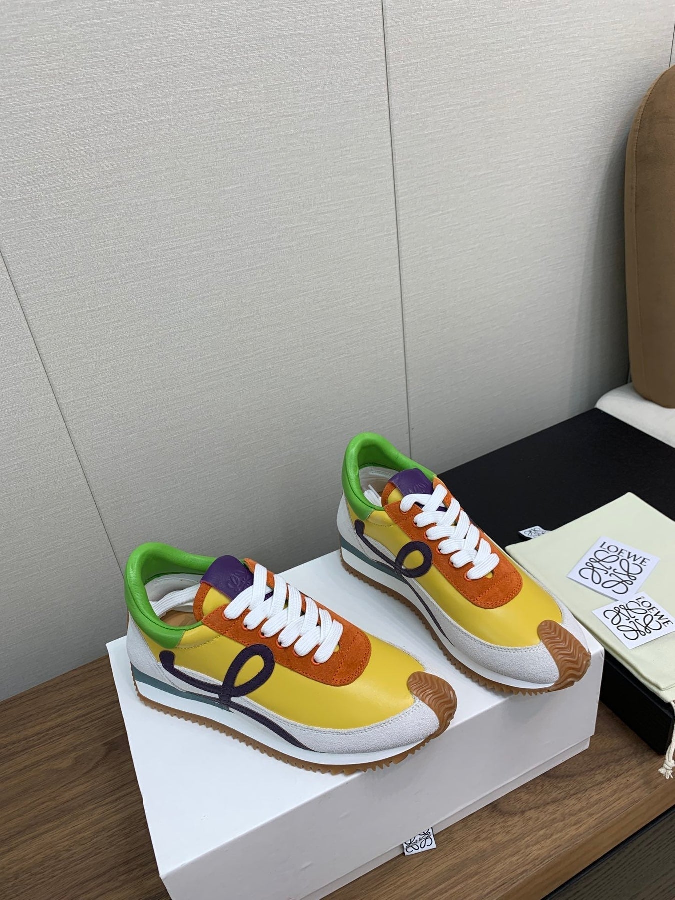 LW FLOW RUNNER SNEAKER LEMON-BRICK SUEDE